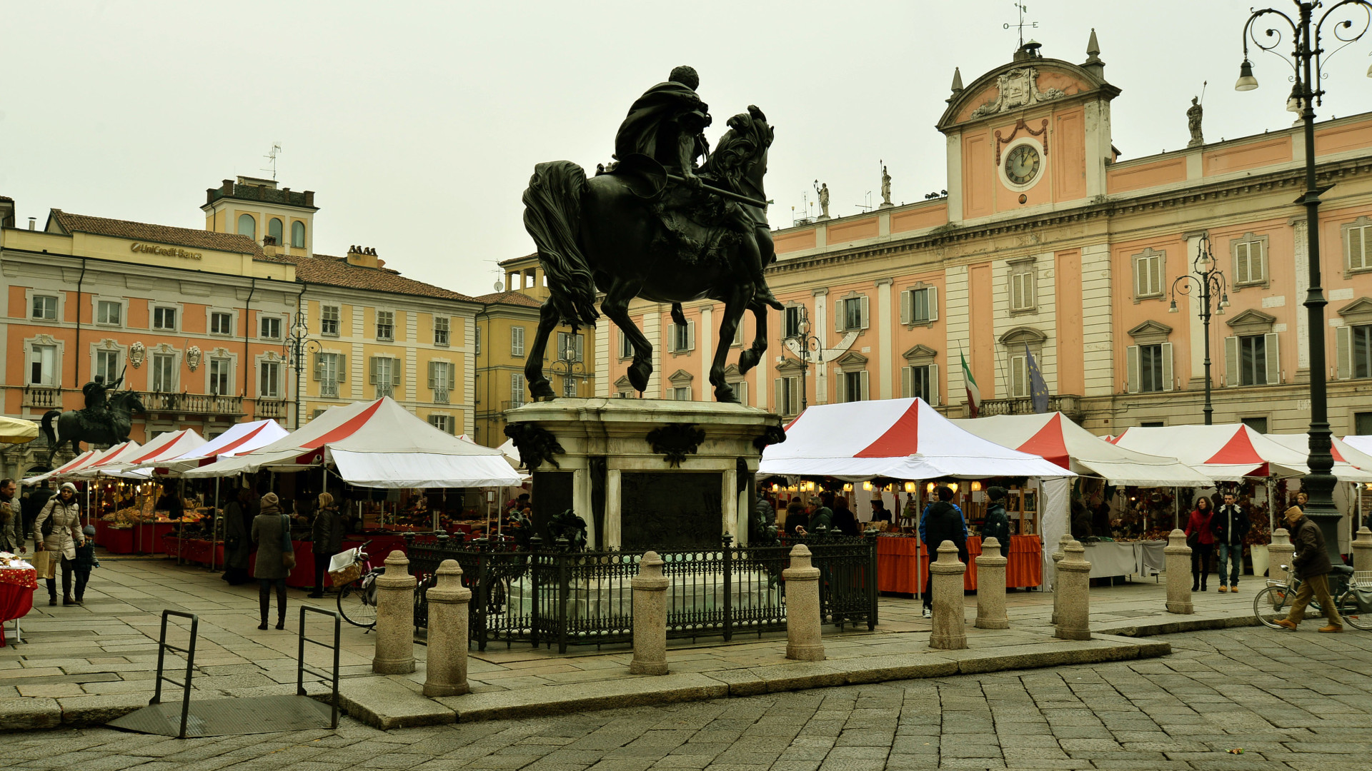 Ultimo giorno per i mercatini di Natale. “Siamo soddisfatti delle vendite”