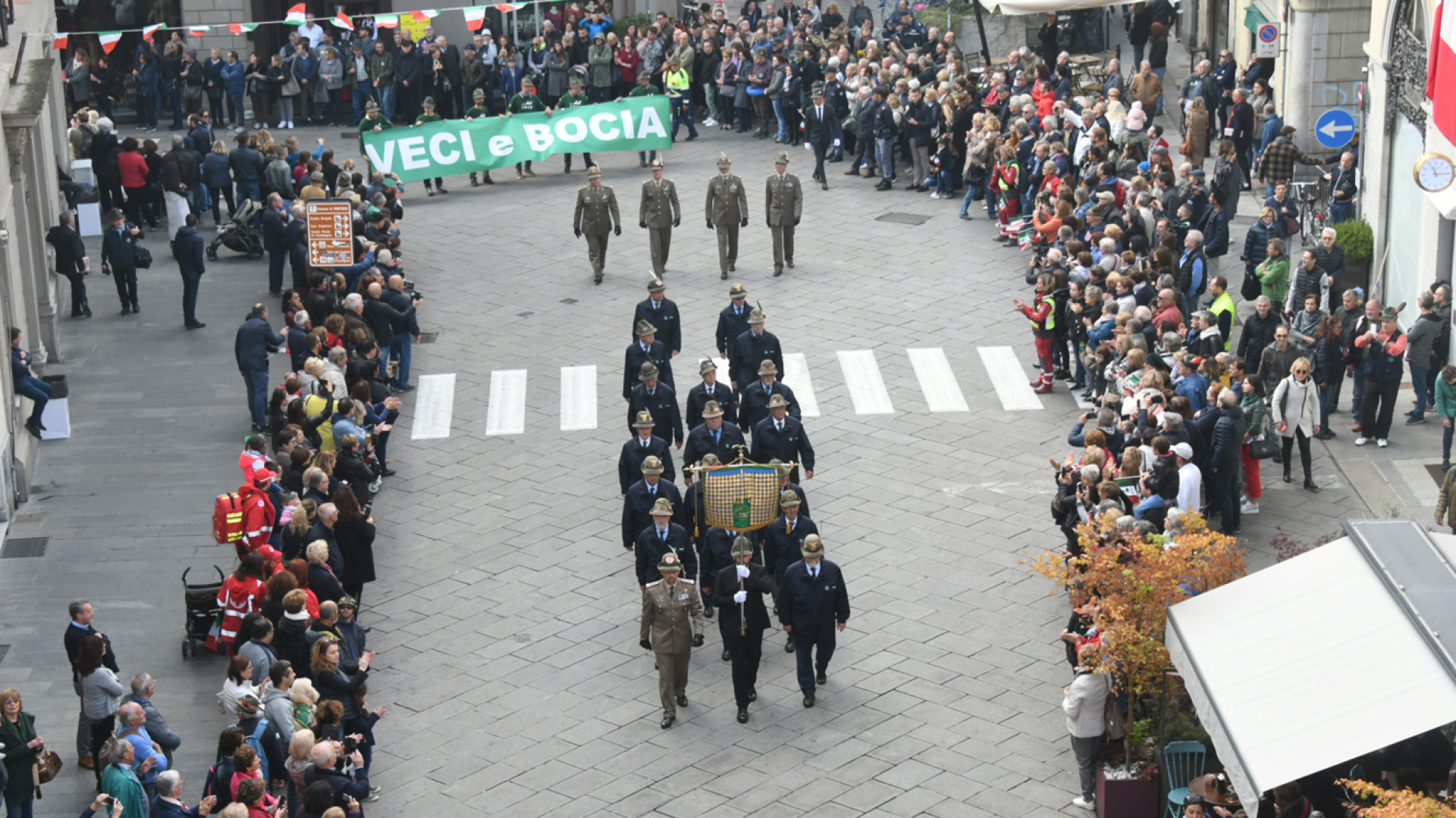 Piacenza si lascia travolgere dall'allegria degli alpini FOTO E VIDEO