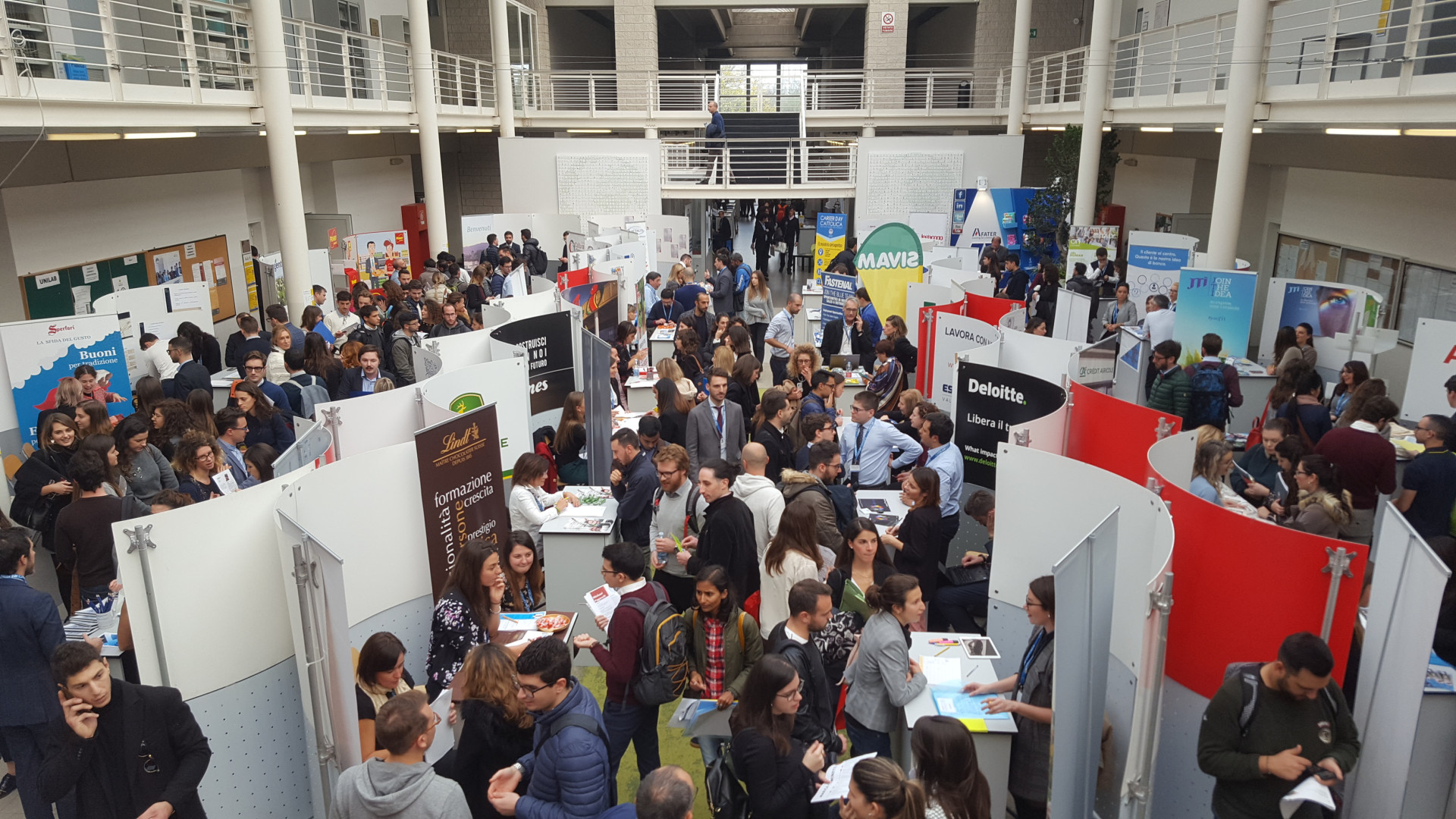 Career day all'Università Cattolica il 14 novembre: incontri con 120 aziende