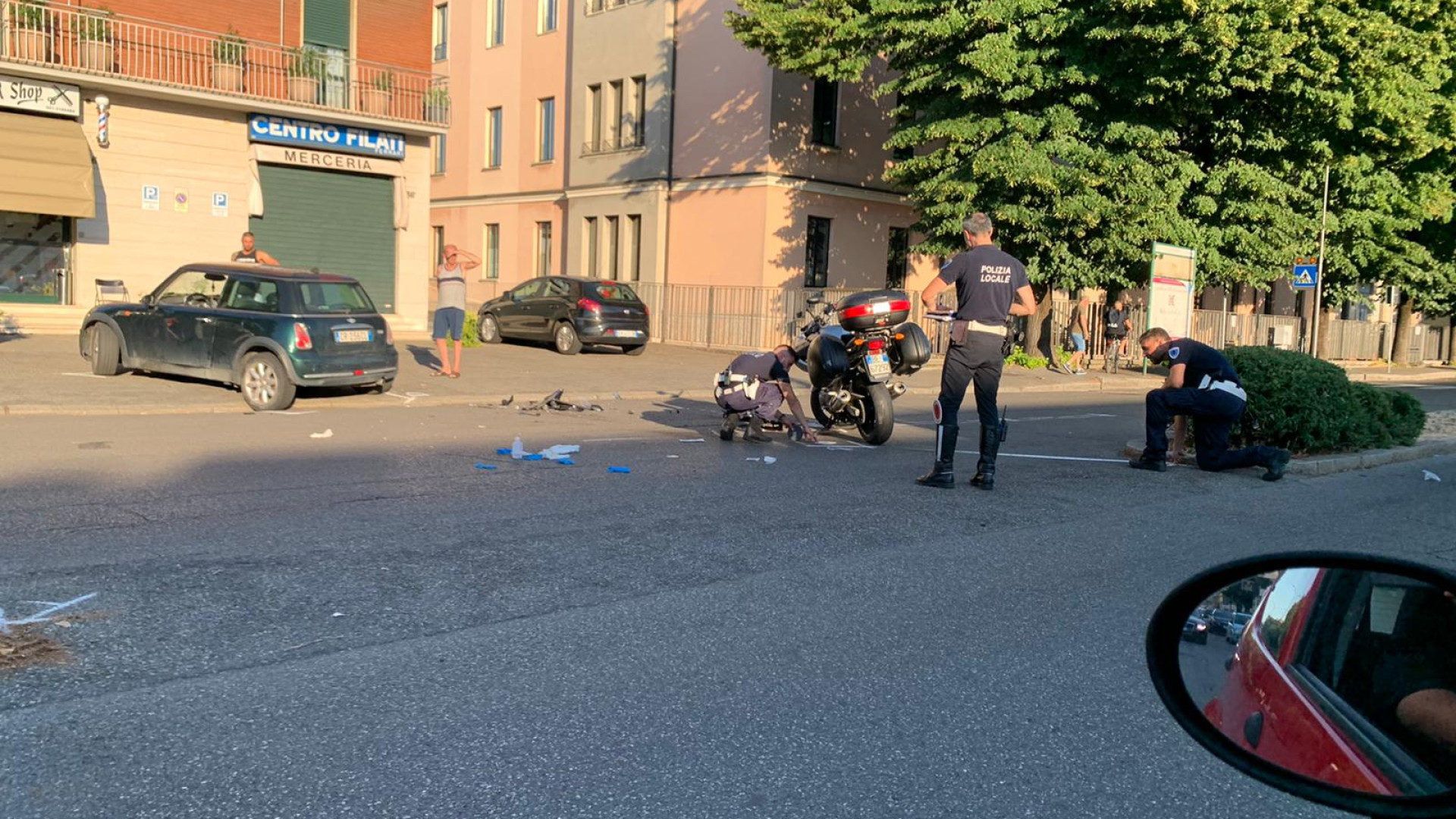 Cade dalla moto in via Manfredi. Trasportato in gravi condizioni all'ospedale
