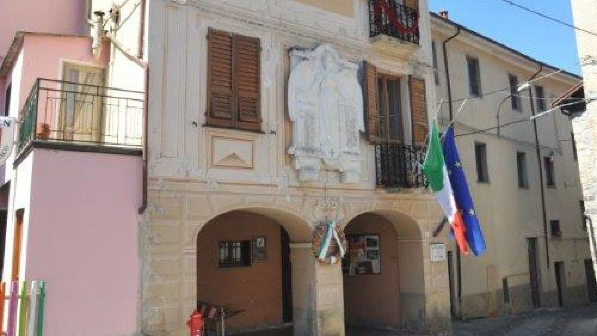 Contro la violenza alle donne, a Ottone mostra di disegni e poesie lette dagli studenti