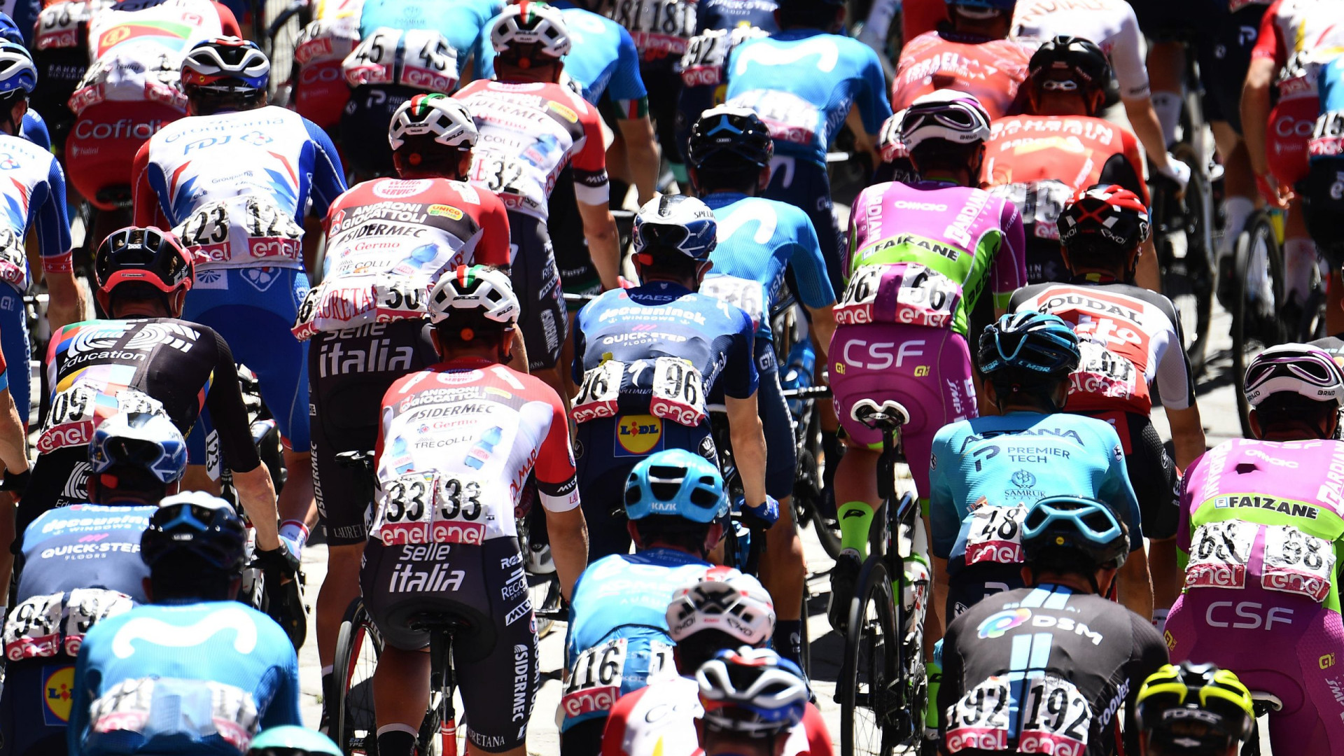 Giro d'Italia, domani in città istituti superiori a distanza. Le altre scuole fino alle 12