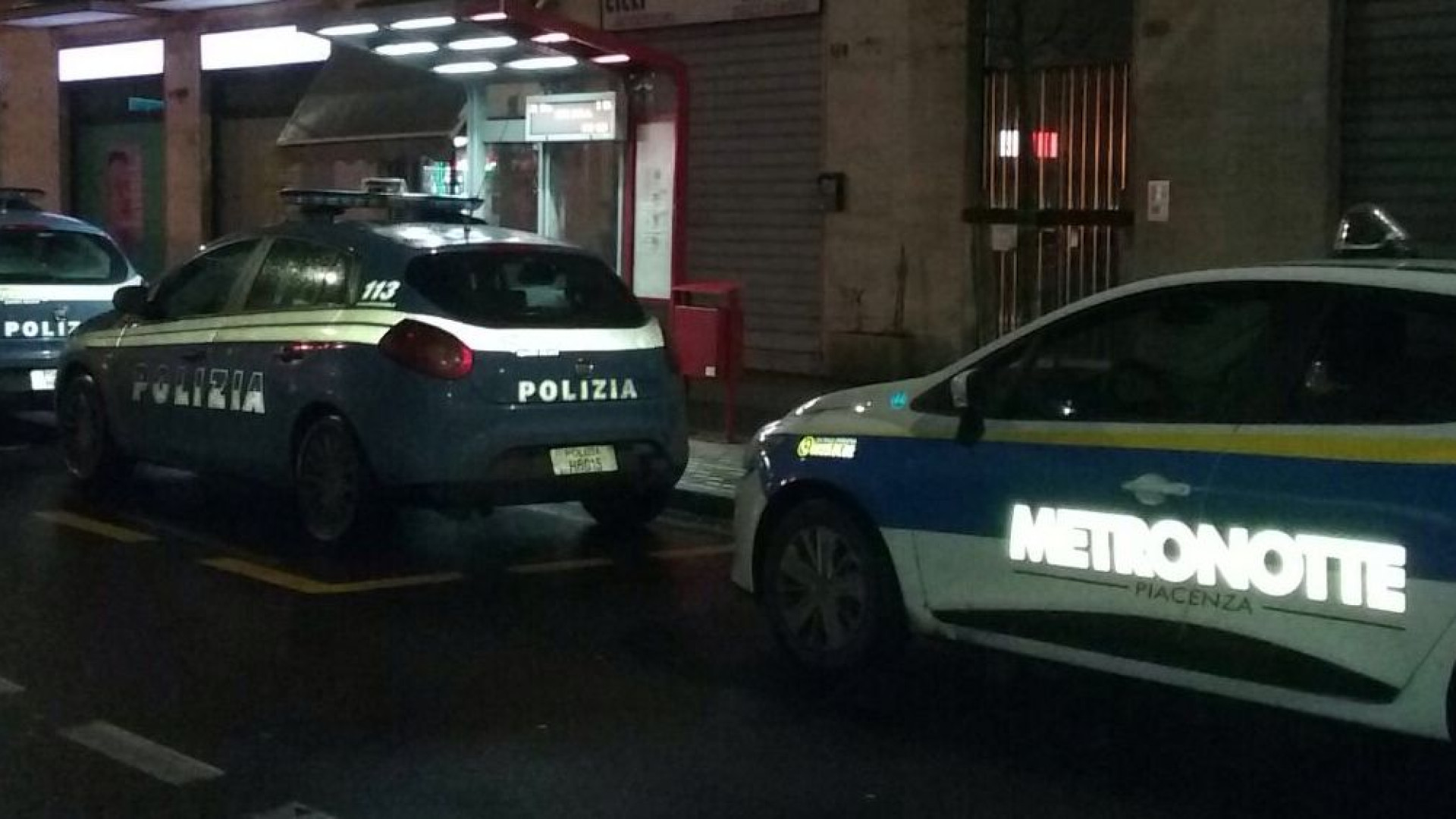 Viale Dante, con una scala entrano in un bar. Rubato il cambiamonete