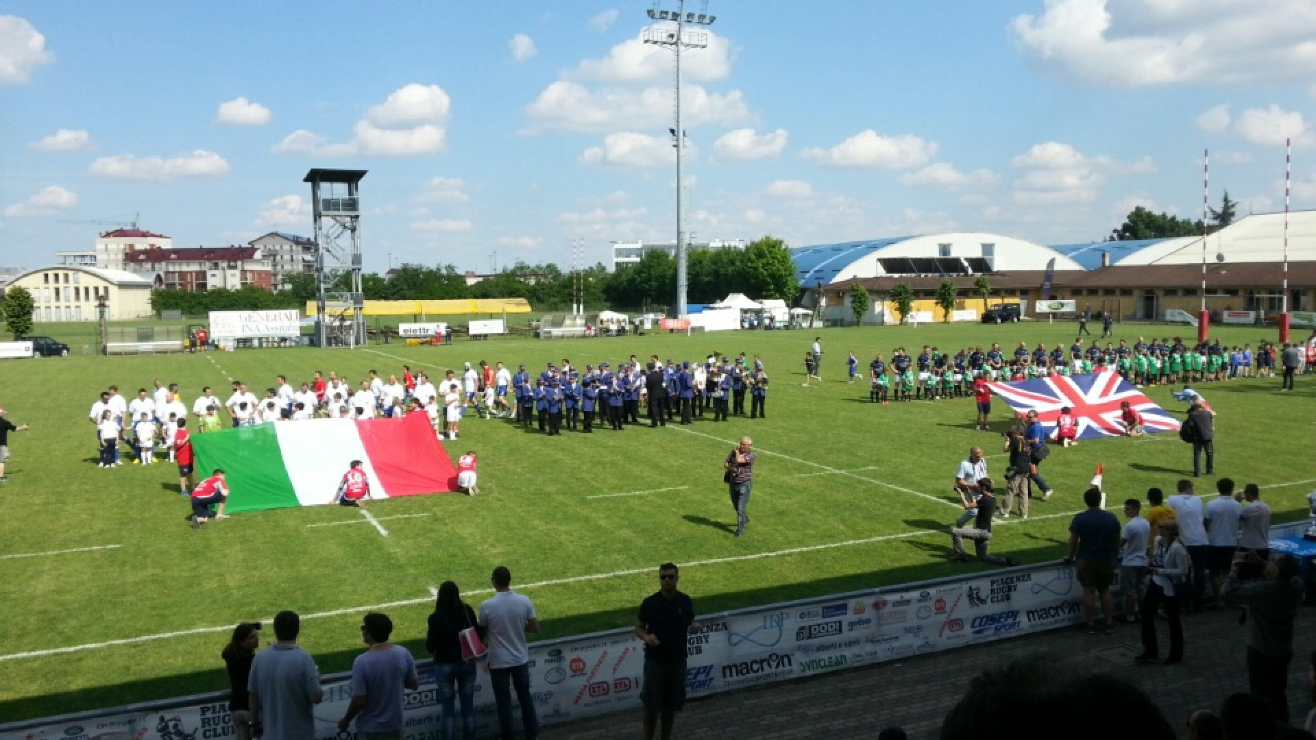 Beltrametti gremito per la super sfida di rugby tra ex azzurri e britannici