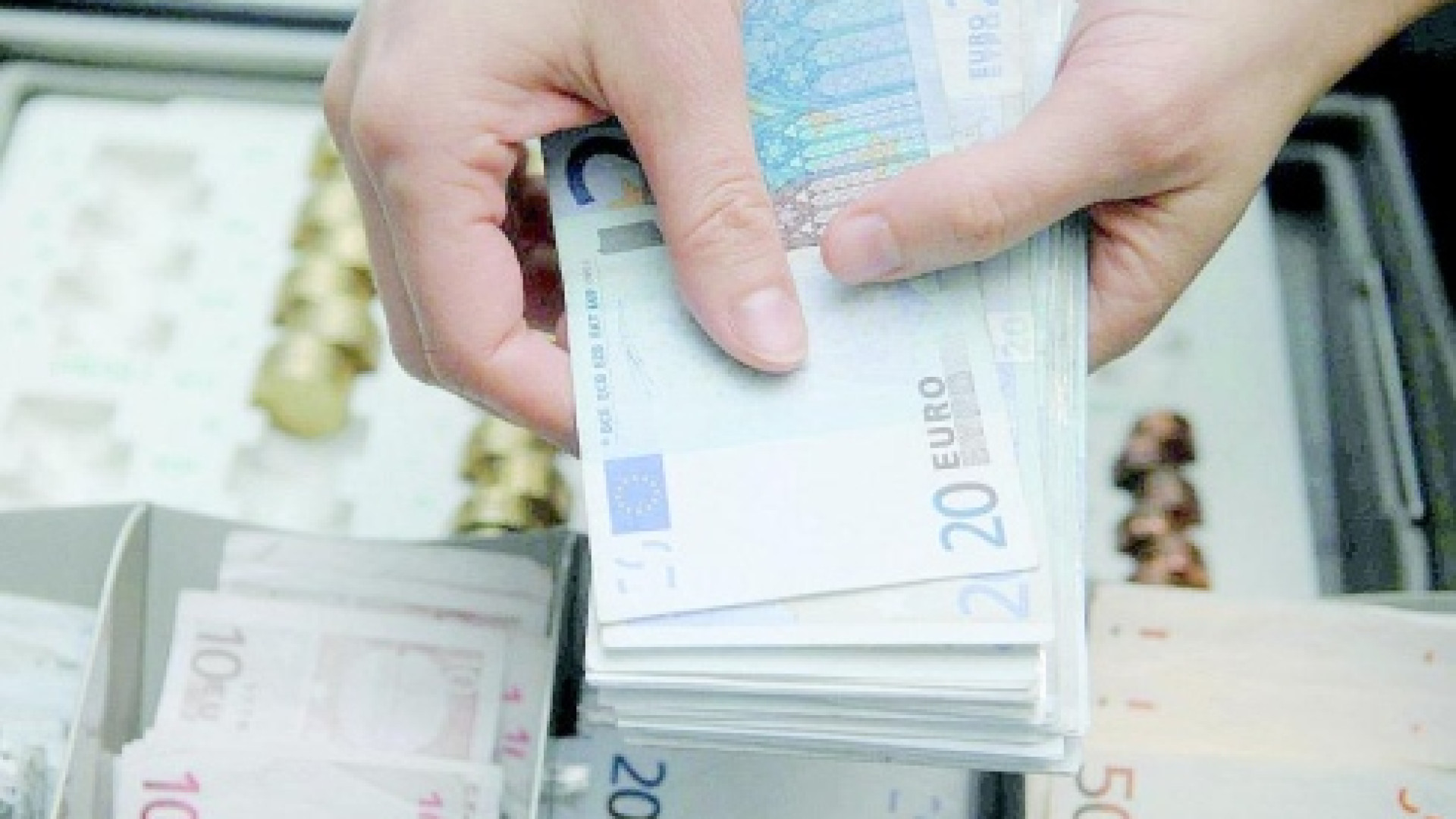 Niente più retribuzioni in contanti, dal 1° luglio scatta la nuova norma
