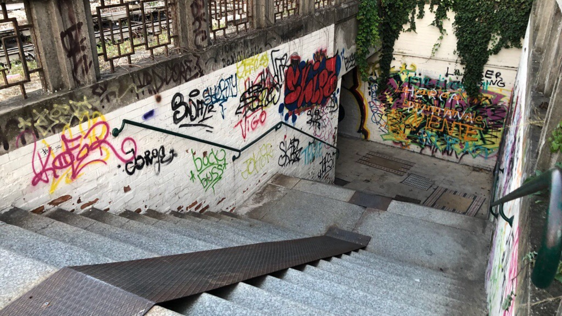 Bloccato nel sottopassaggio ferroviario, un altro spacciatore arrestato dalla polizia