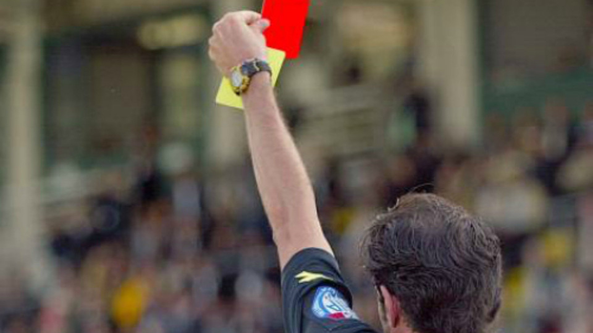 “Getta il proprio sangue addosso all’arbitro”. Squalificato sei mesi