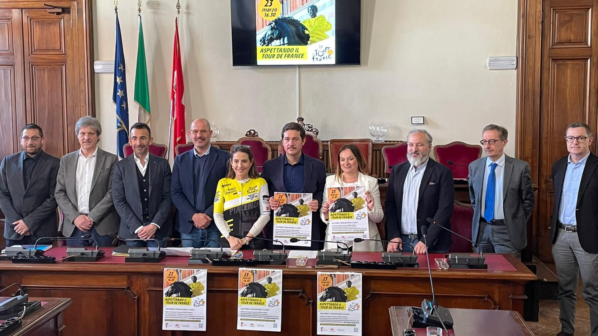 Tour de France, piazza Cavalli in giallo per il video promozionale: tutti invitati