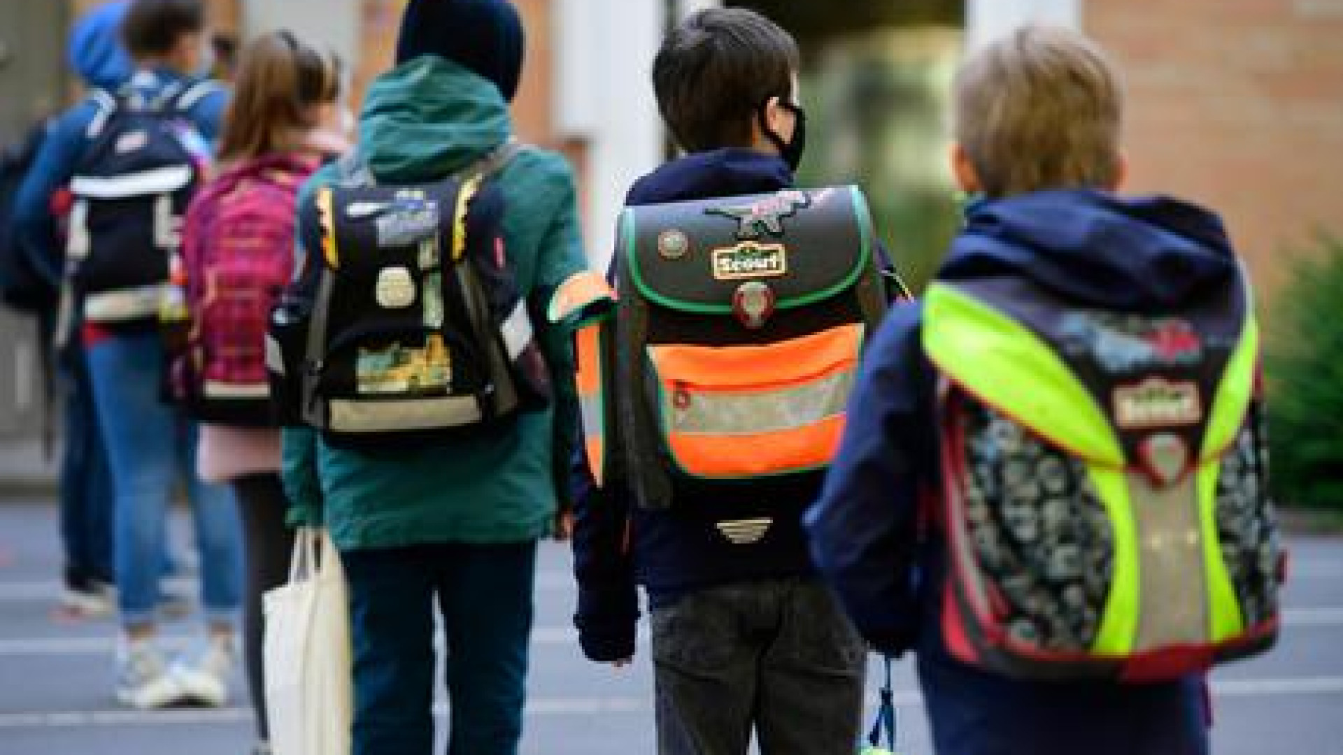 La Regione: "Al lavoro per tornare sui banchi il prima possibile"