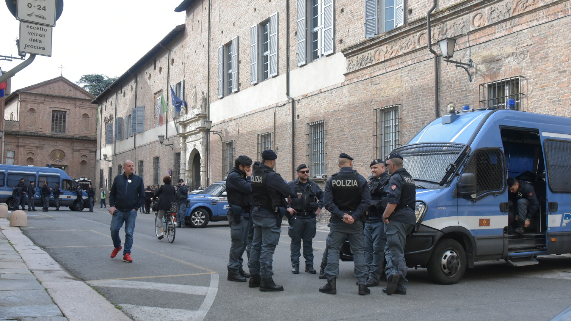 Tribunale blindato per l'avvio del processo per le violenze al corteo antagonista