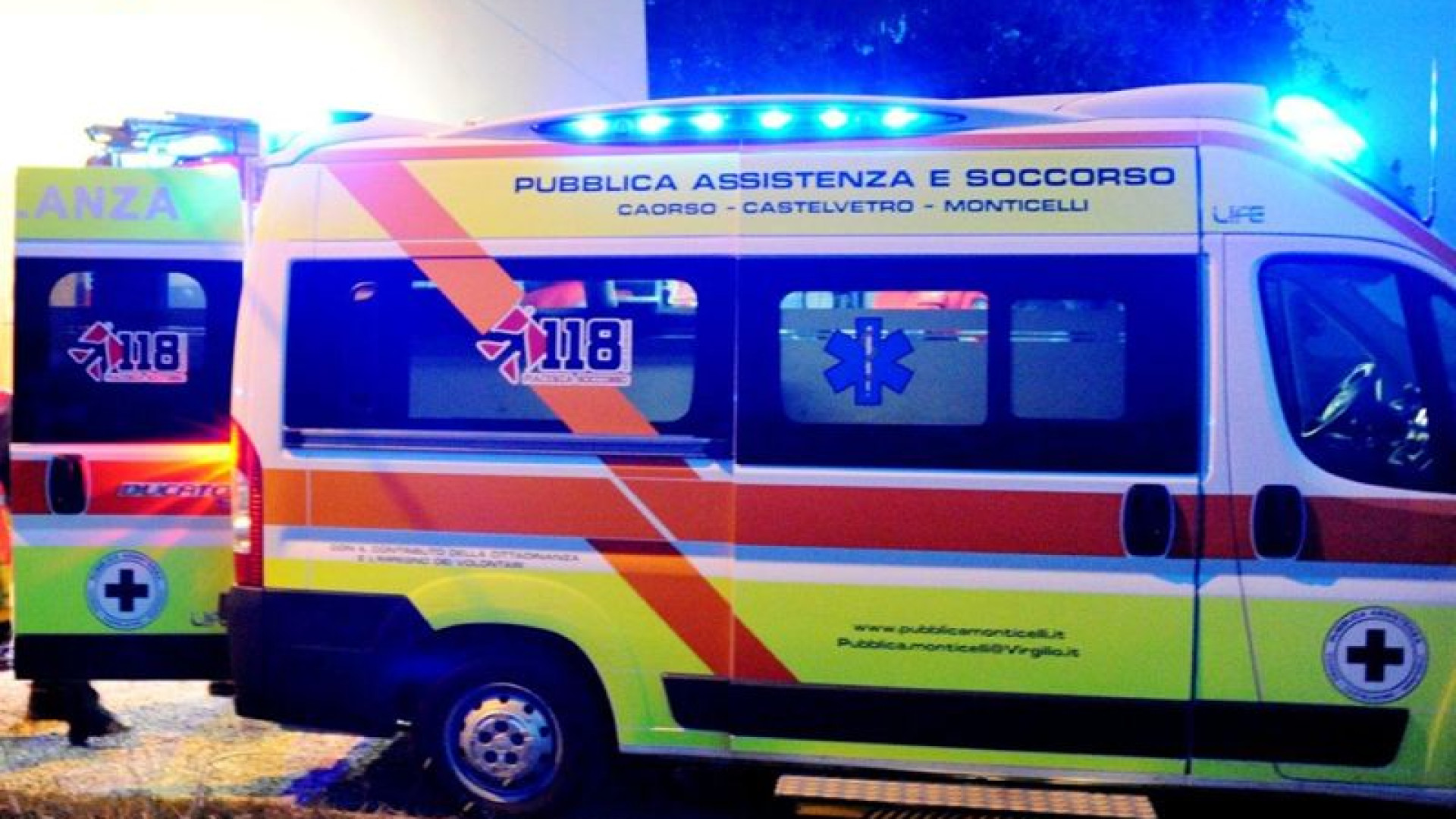 Anziano perde la memoria e vaga in stato confusionale; salvato da una cittadina