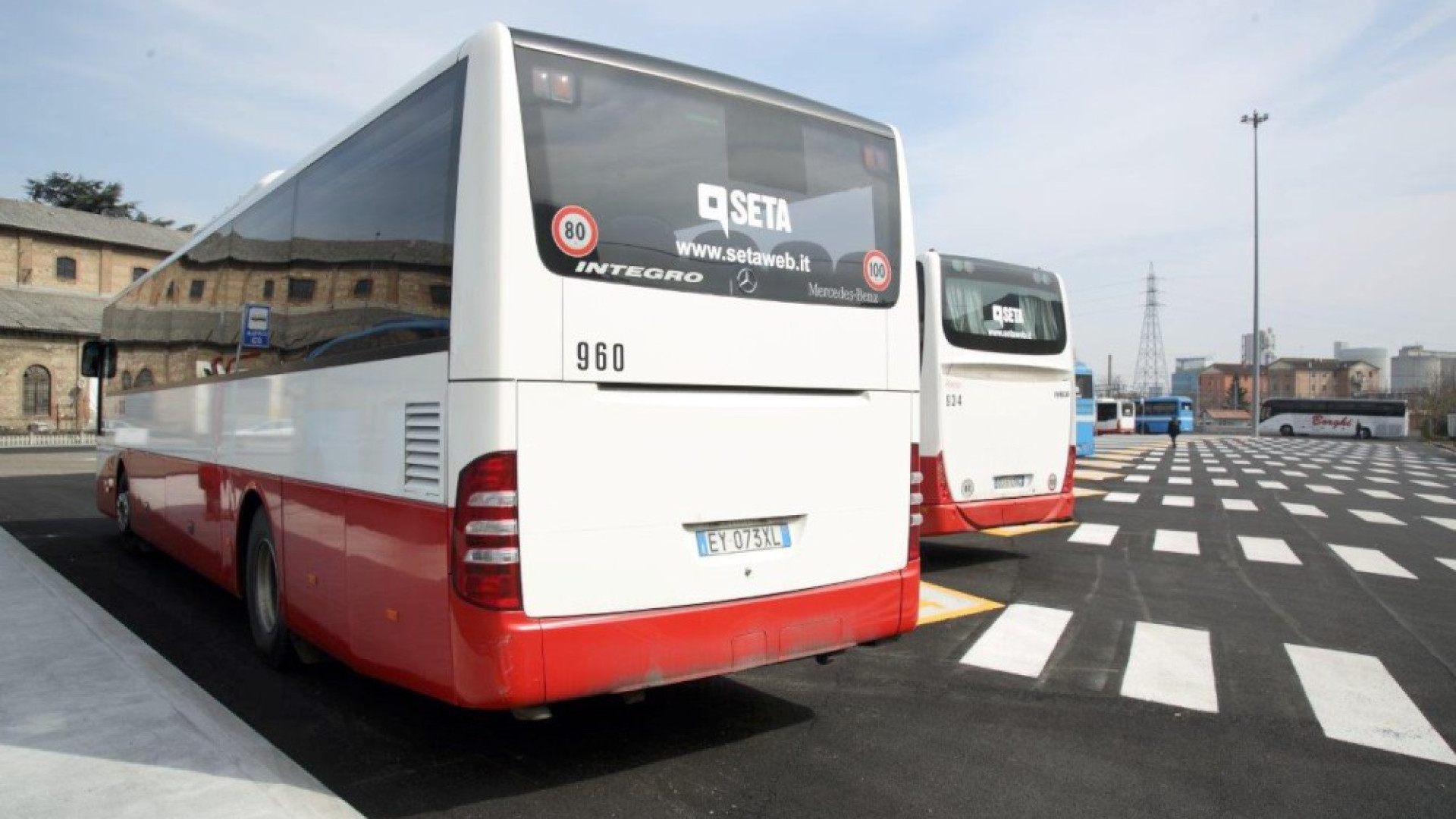 Viale Dante, diverbio con un pedone. Altro autista di Seta aggredito