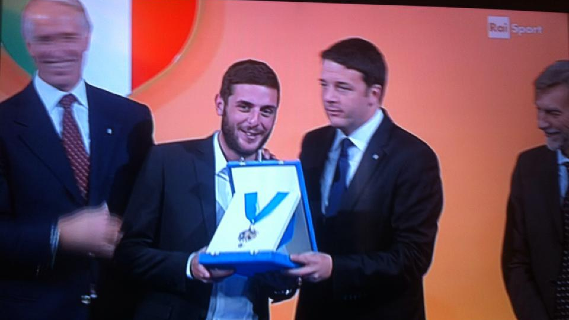 Collare d’oro per Alex Carella, premiato al Coni dal premier Renzi