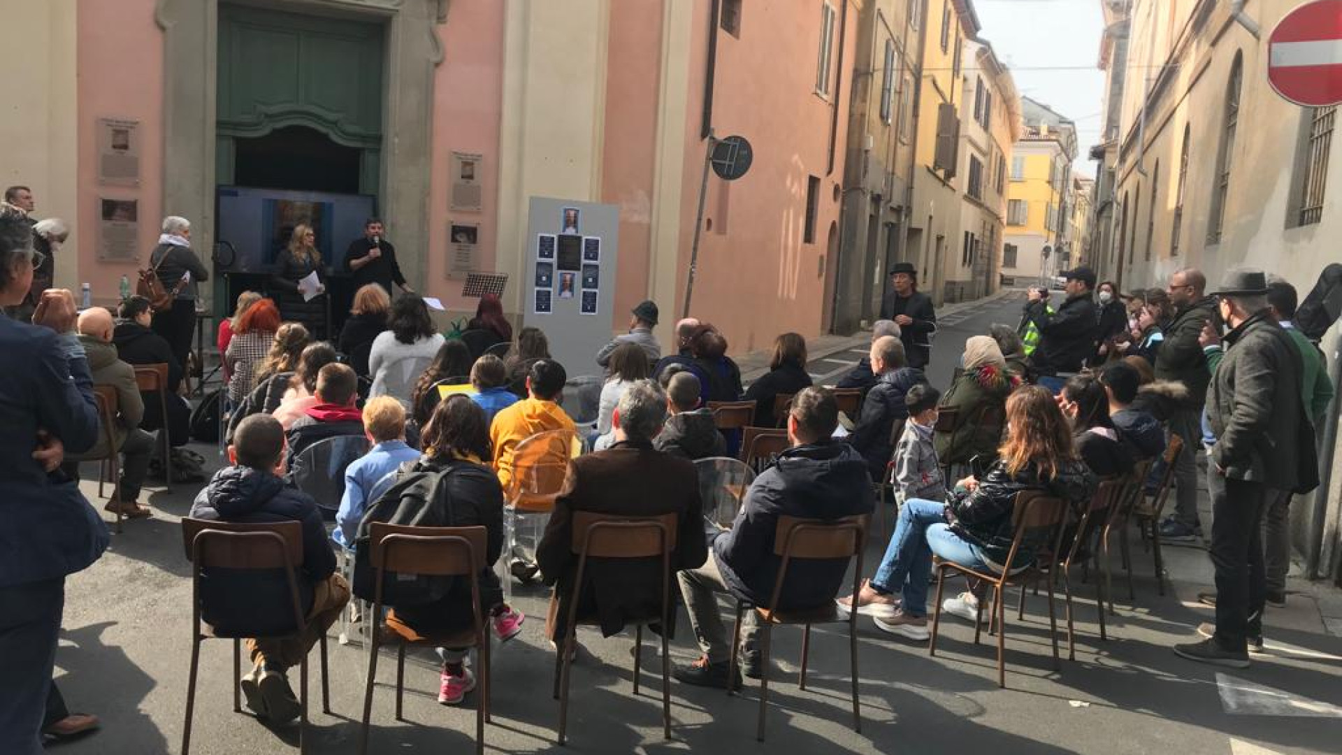 Il Museo della poesia apre "la soglia": da tutto il mondo letture contro la guerra