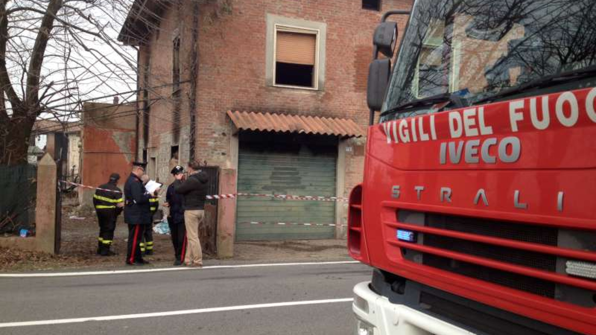 Caratta, incendiata la casa destinata ai profughi. "Gesto squadrista"