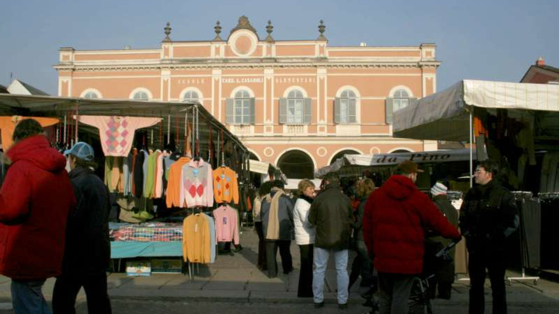 "Le piace il mercato?": sondaggio tra i passanti in centro a Castel San Giovanni