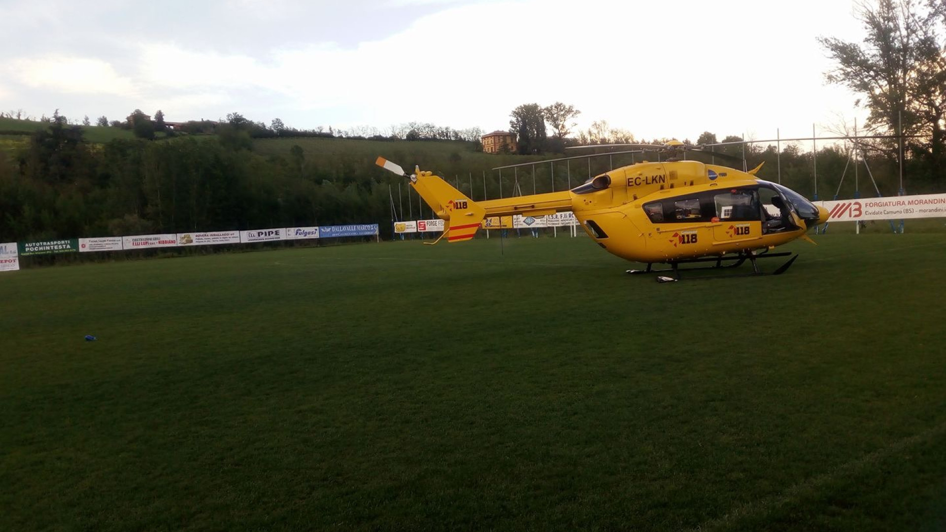 Giovanissimo cade da un muretto durante una festa, interviene l'eliambulanza