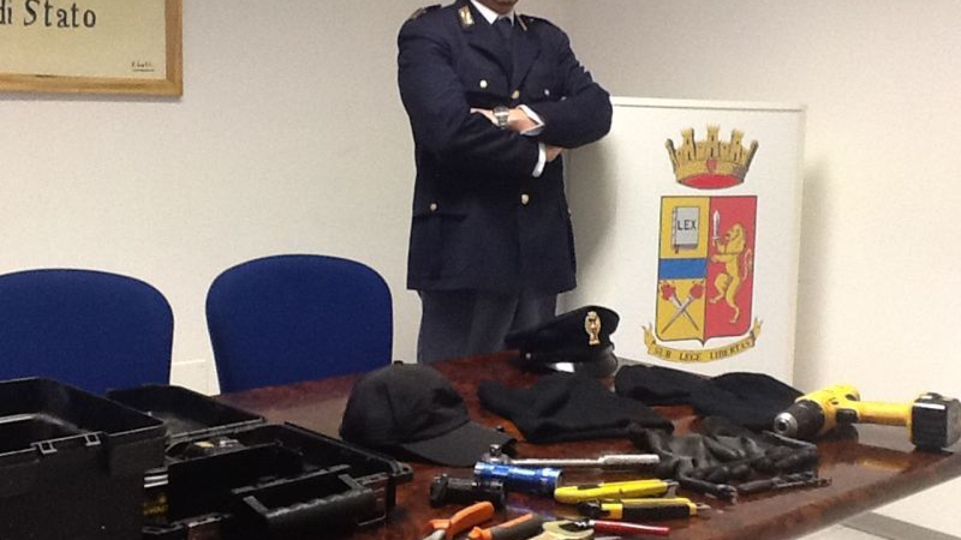 Nascondevano in auto un armamentario da scasso, denunciati due pregiudicati