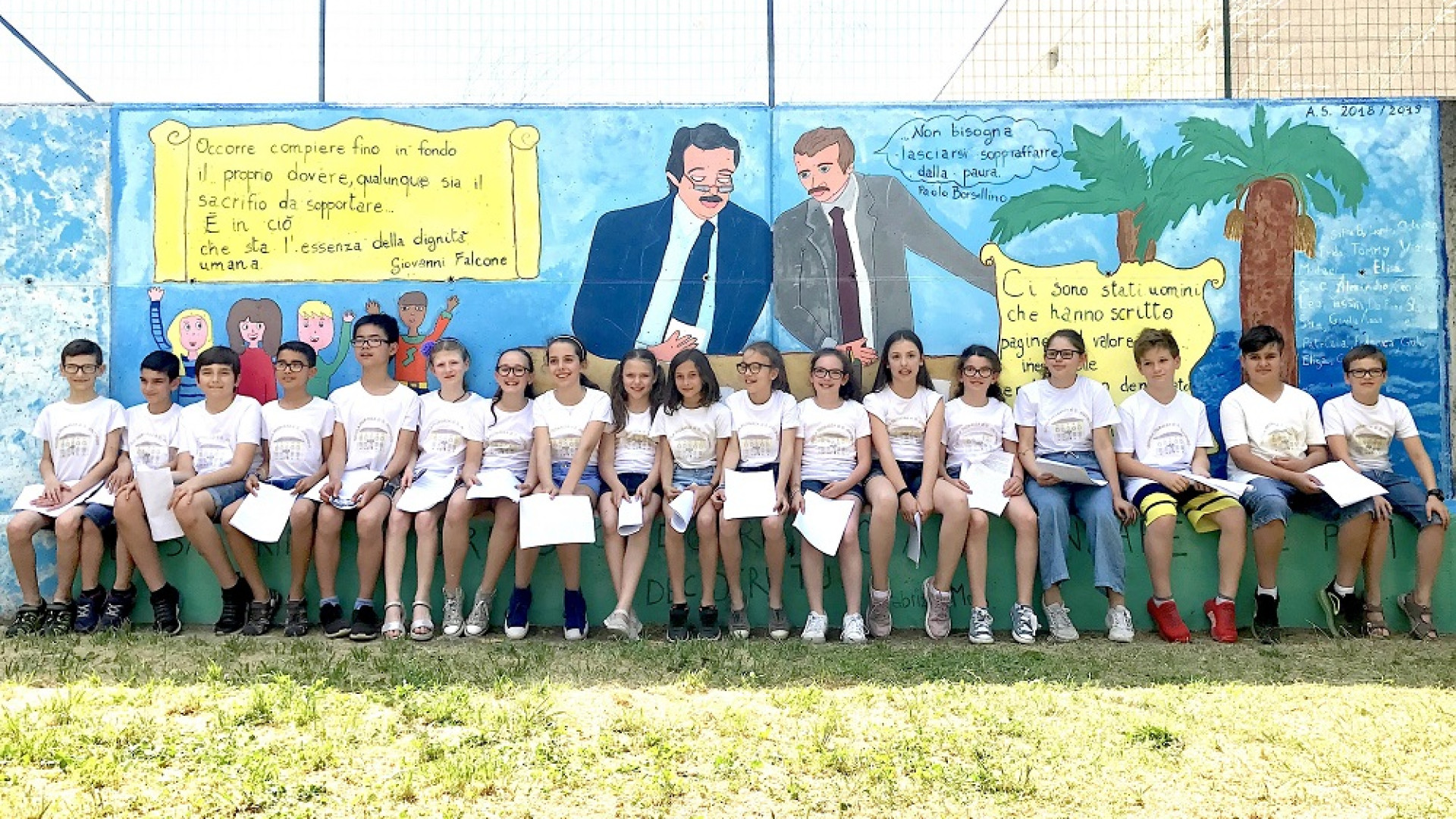 Gli studenti realizzano un murales dedicato a Falcone e Borsellino