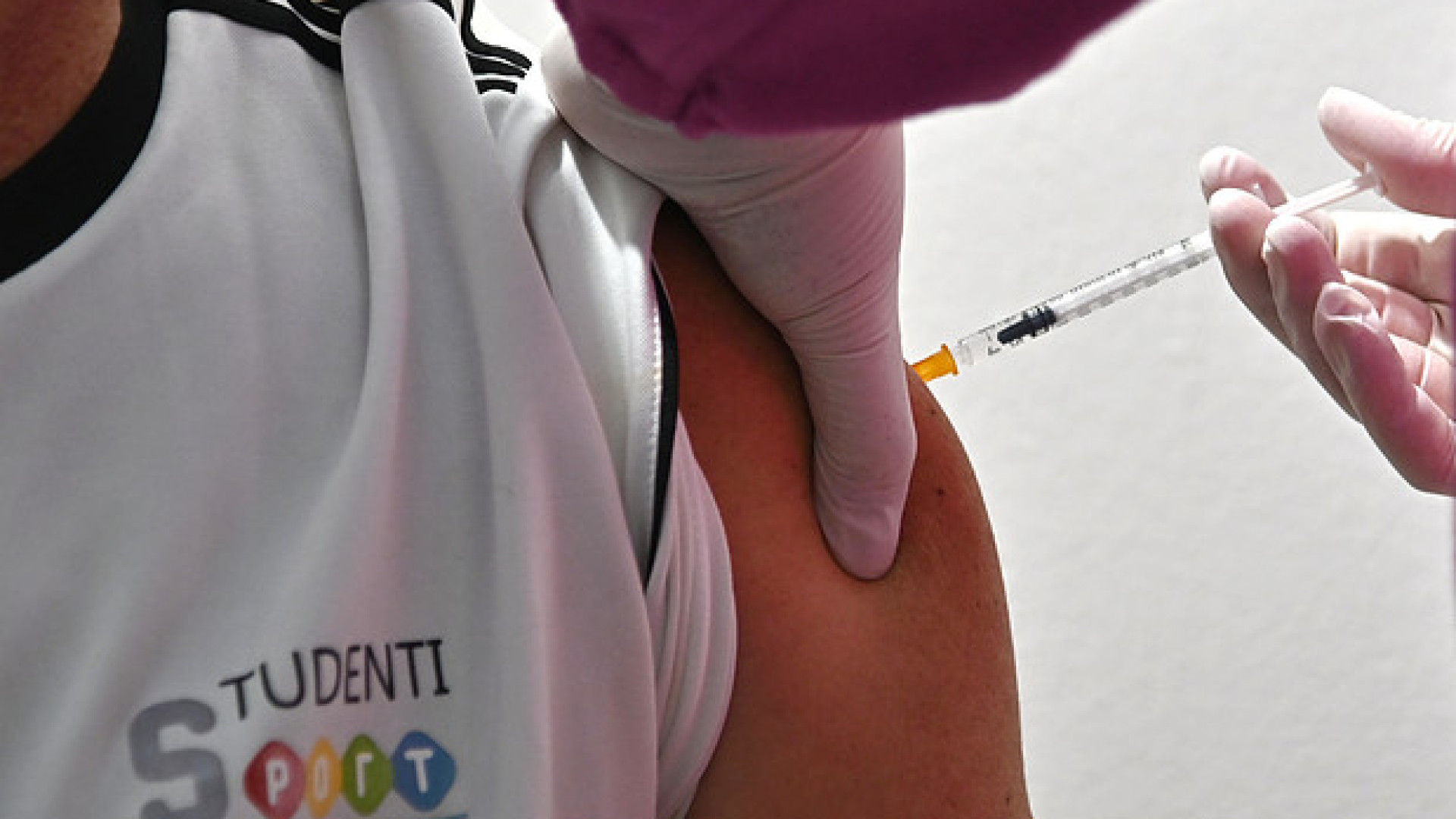 Personale scolastico, ancora in mille senza vaccino anti-Covid nella nostra provincia