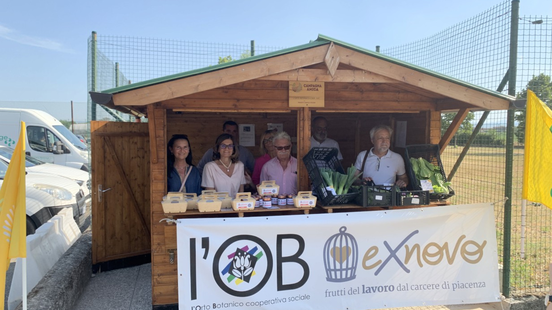 Novate, inaugurato il chiosco "ex-Novo": frutta e verdura a km zero coltivate dai detenuti