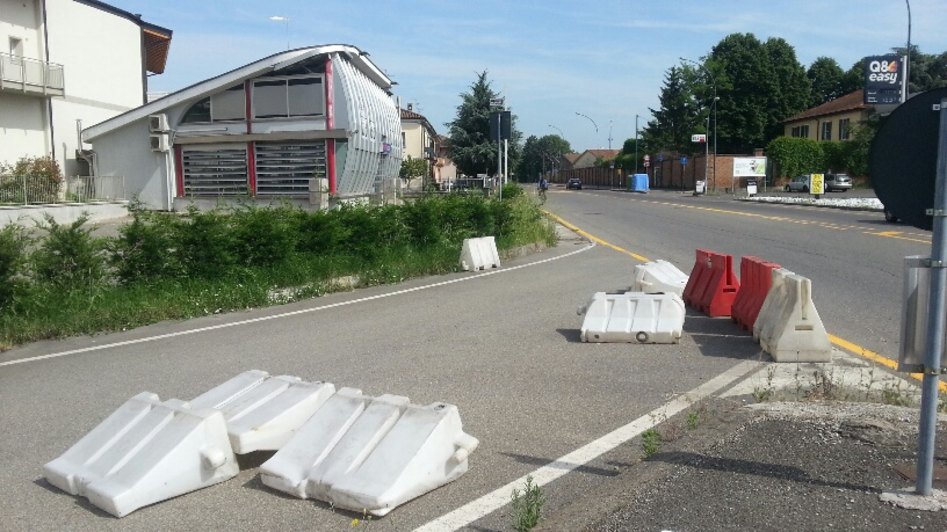 Parcheggio selvaggio in Strada Anselma, l’appello: “Intervenite, è pericoloso”
