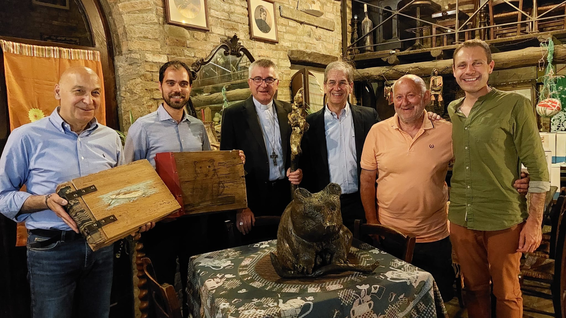 La scultura di un orso dal vescovo Cevolotto in dono a San Gallo