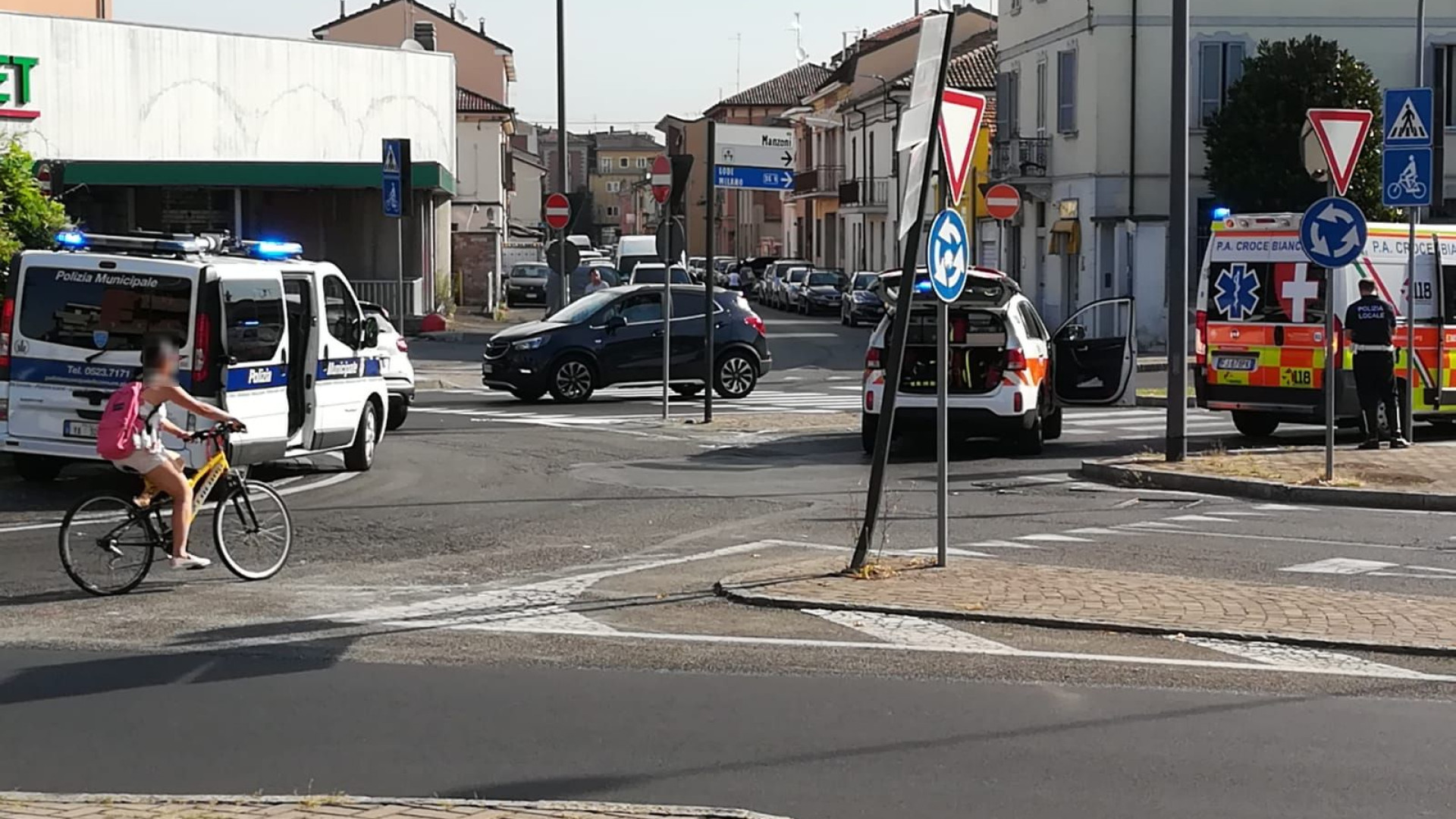 Due ciclisti investiti in poche ore, alla Farnesiana e in strada dell'Anselma