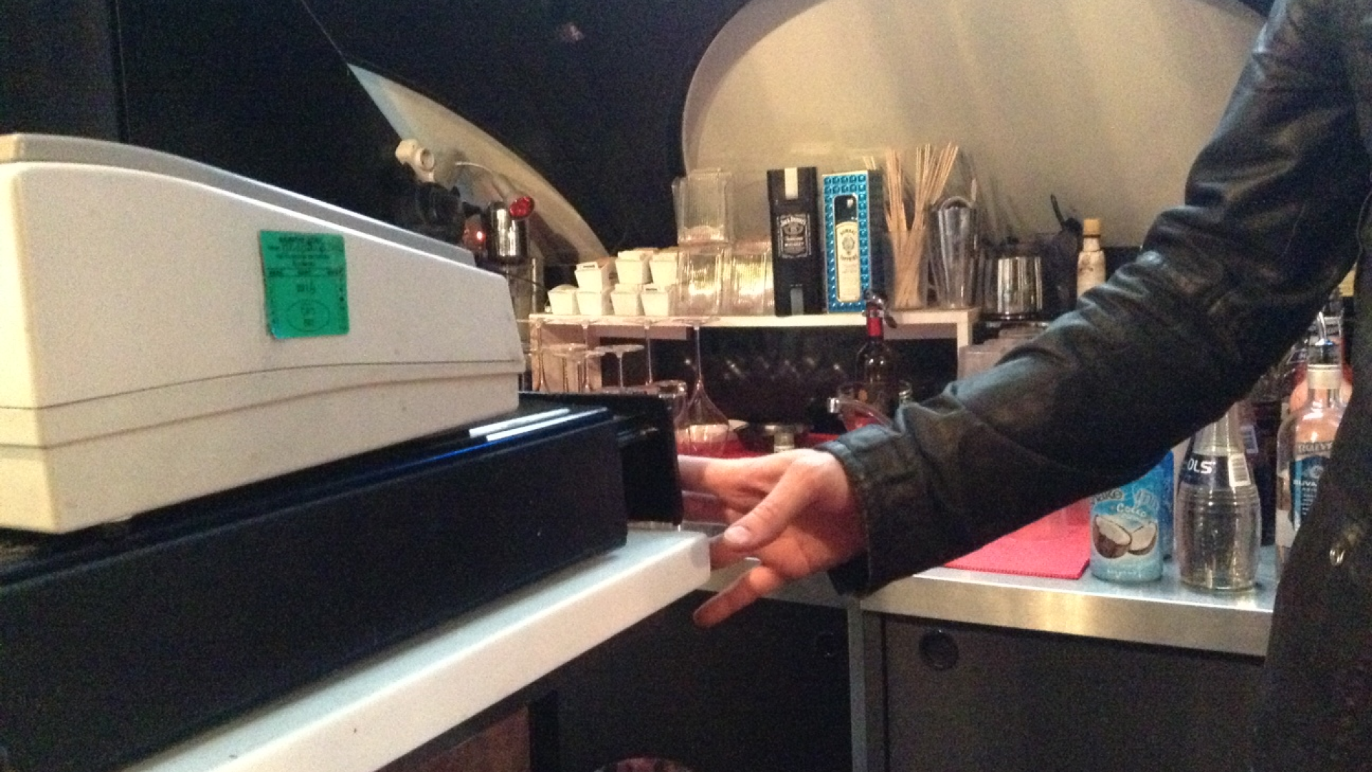 Obbligo Green pass anche per dipendenti di bar e ristoranti: "E' giusto"