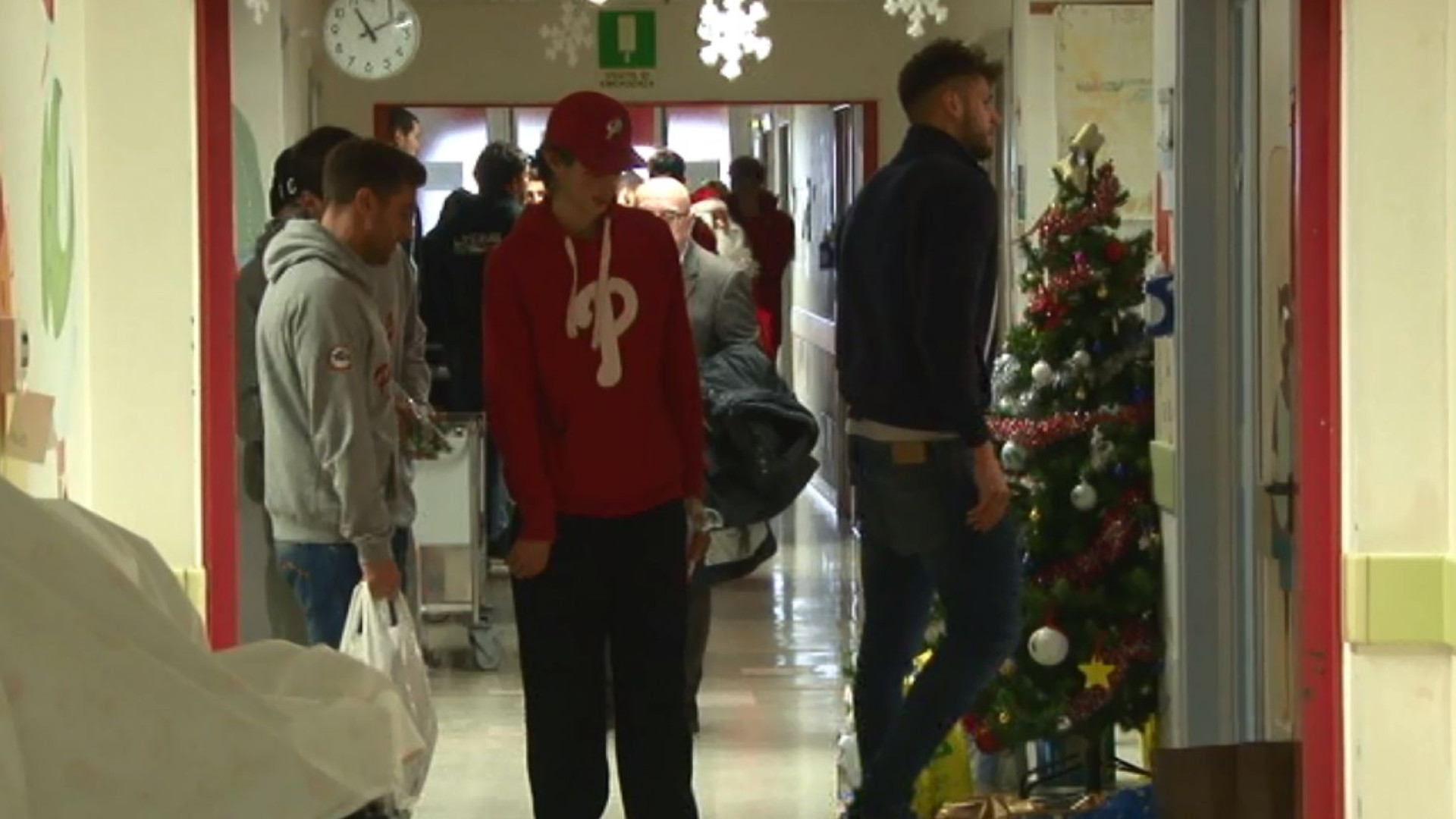 Doni ai bimbi di Pediatria, l'associazione William Bottigelli tra i lettini
