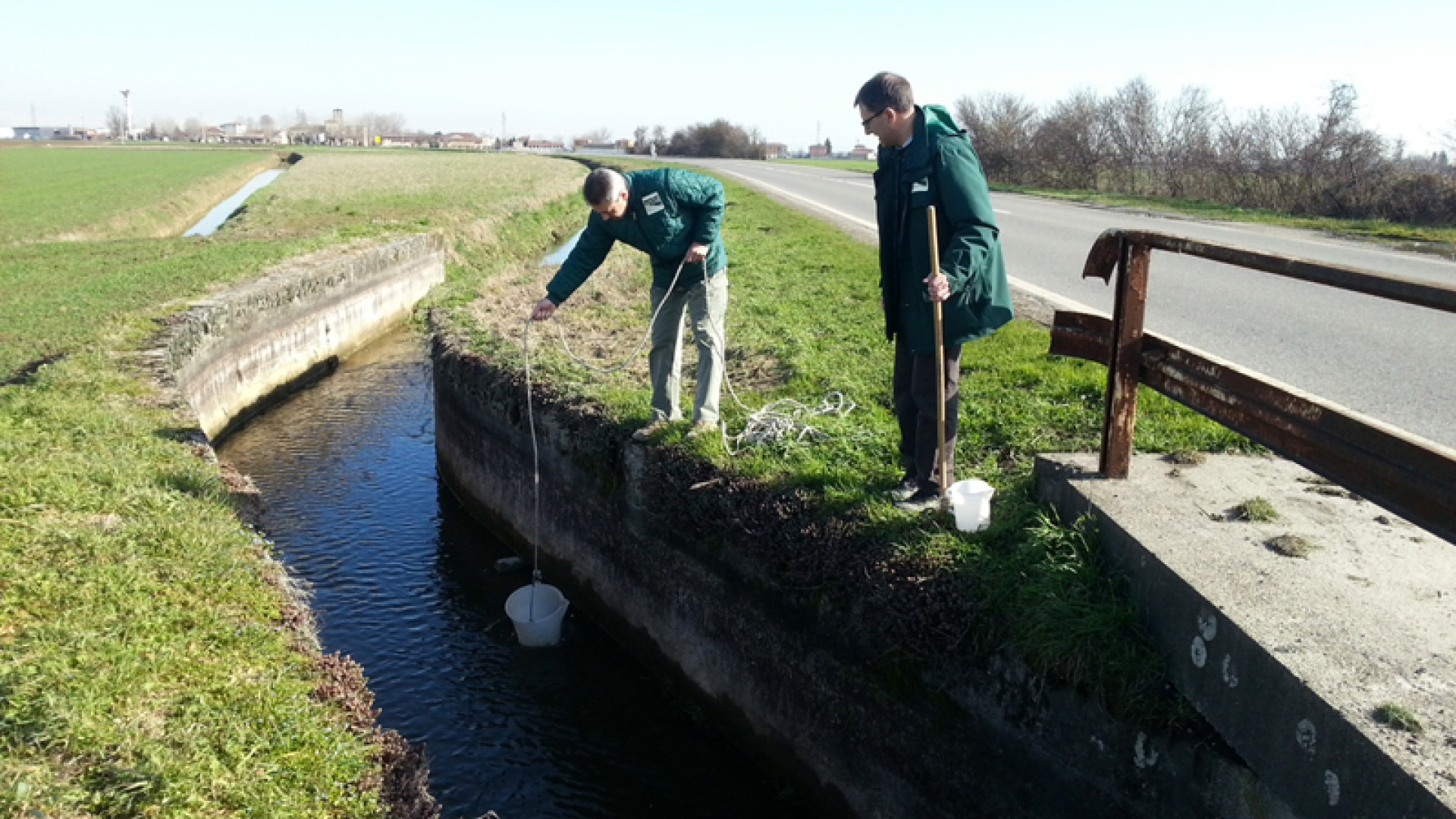 Inquinamento nel canale tra Cadeo e Zena? L'Arpa indaga