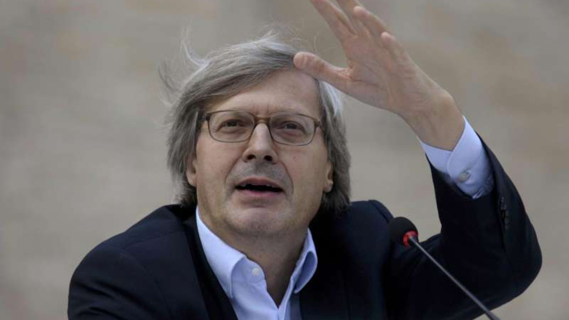 Sgarbi: "Per me il Klimt è autentico. I periti di tribunale non hanno titoli"