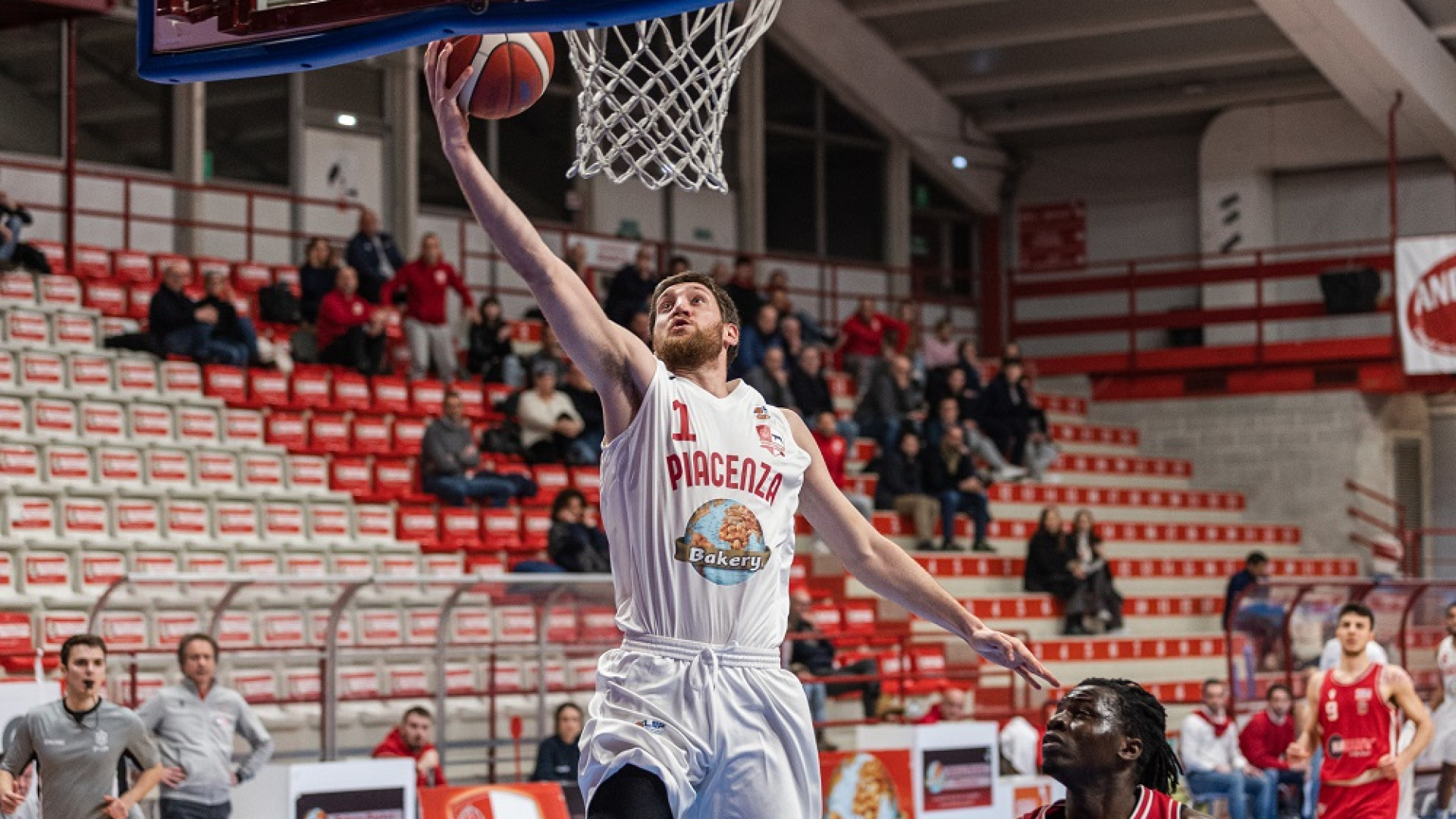 Basket Serie B, dopo il successo nel derby la Bakery sogna il colpo con Fabriano