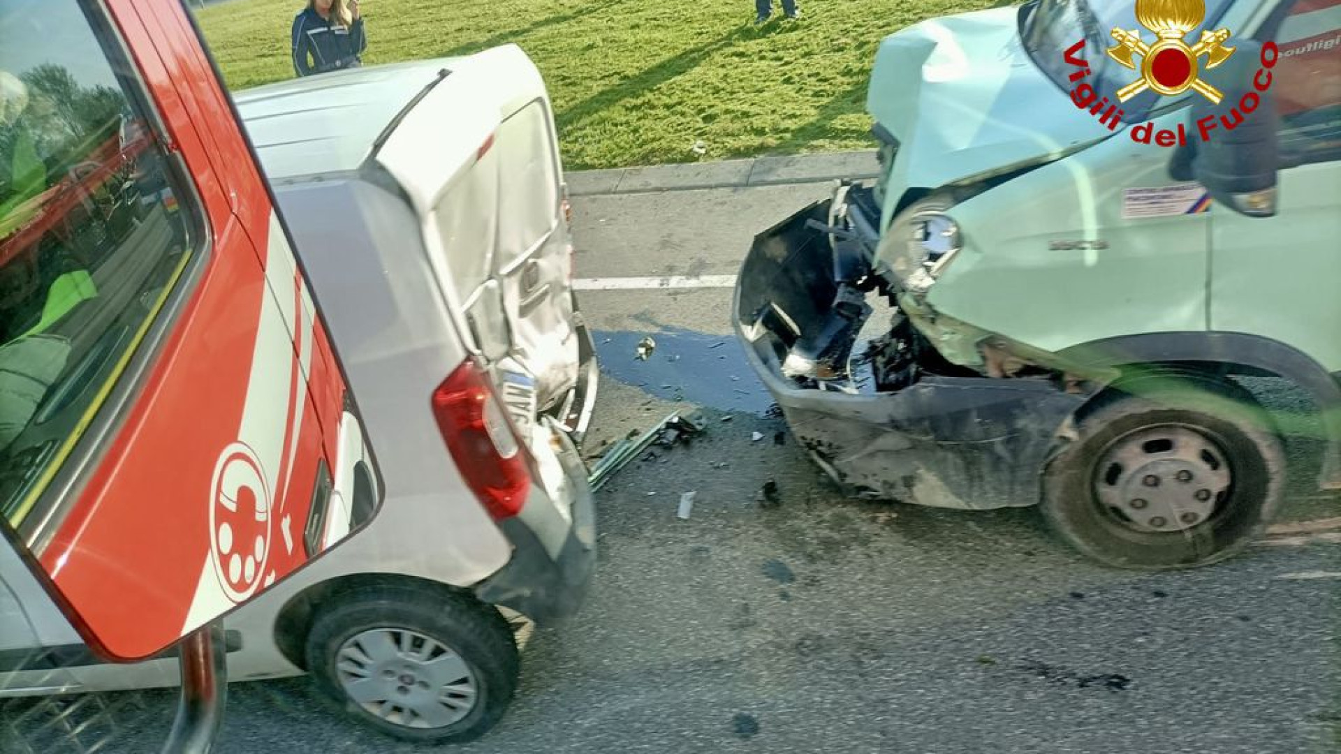Tamponamento a catena in tangenziale, madre e figlia trasportate in ospedale