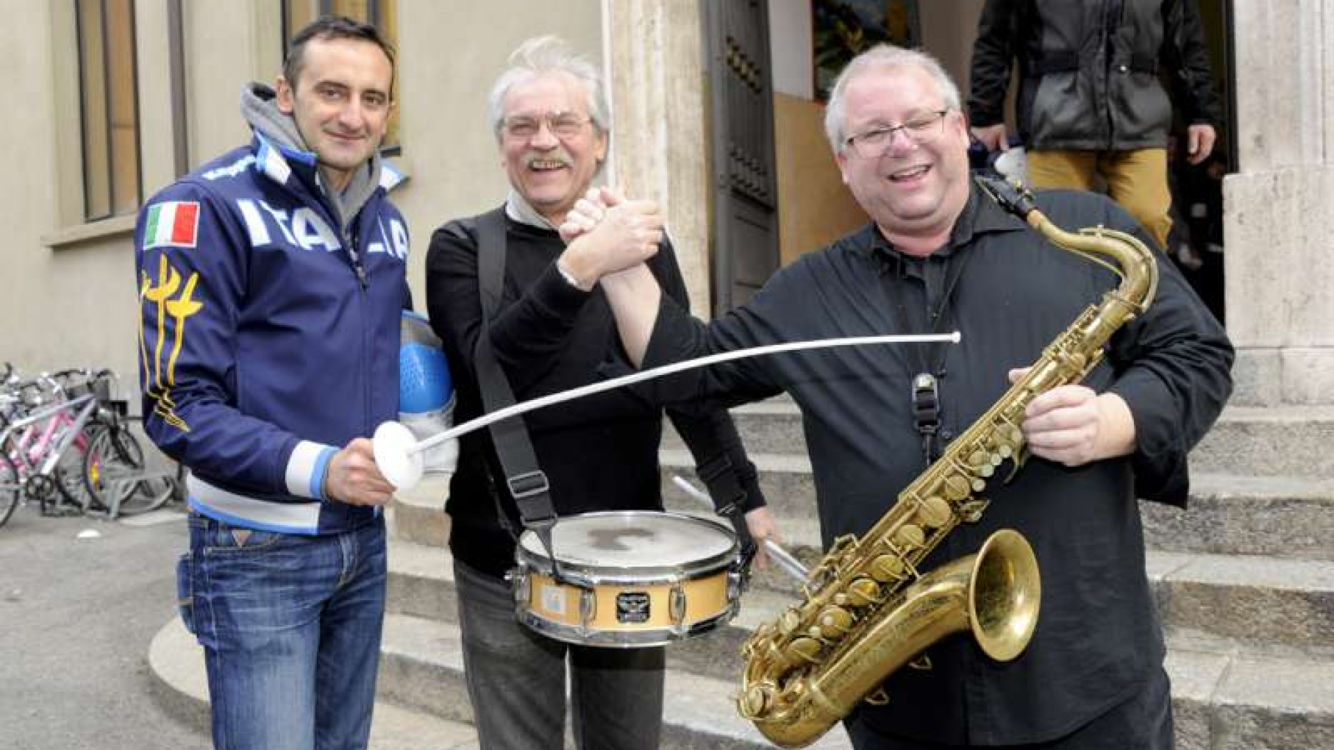 Pedibus: alunni della Mazzini a scuola con i “campioni” dello sport e della musica