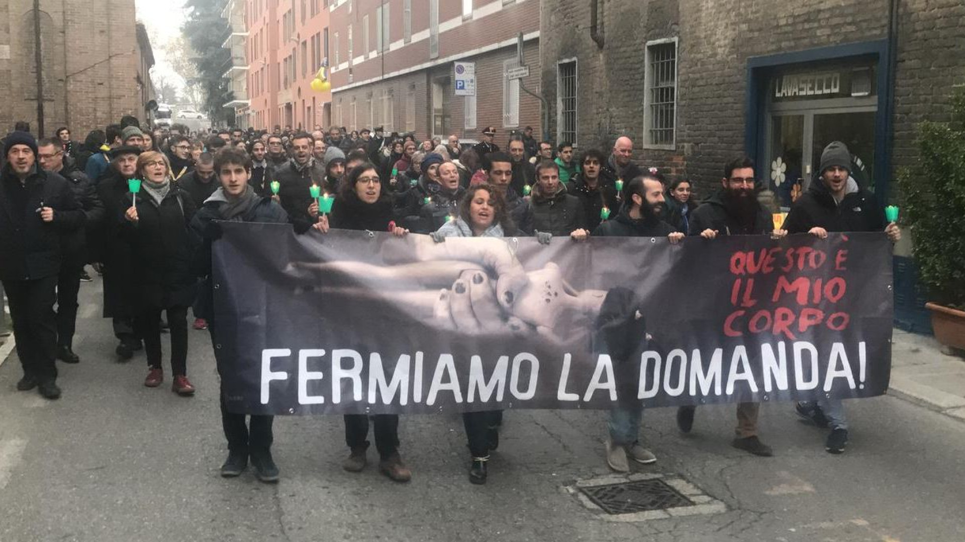 "Nessuna donna nasce prostituta, fermiamo la domanda": corteo nel centro storico di Piacenza