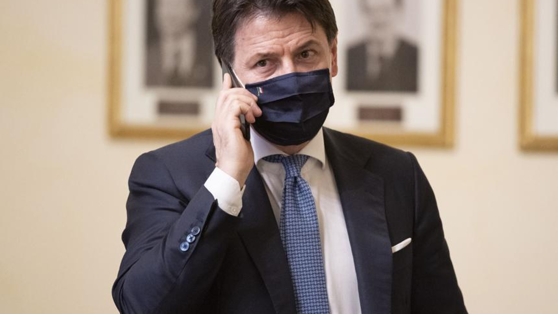 Nella notte la firma al nuovo Dpcm: stop alle feste private, bar e ristoranti chiusi a mezzanotte