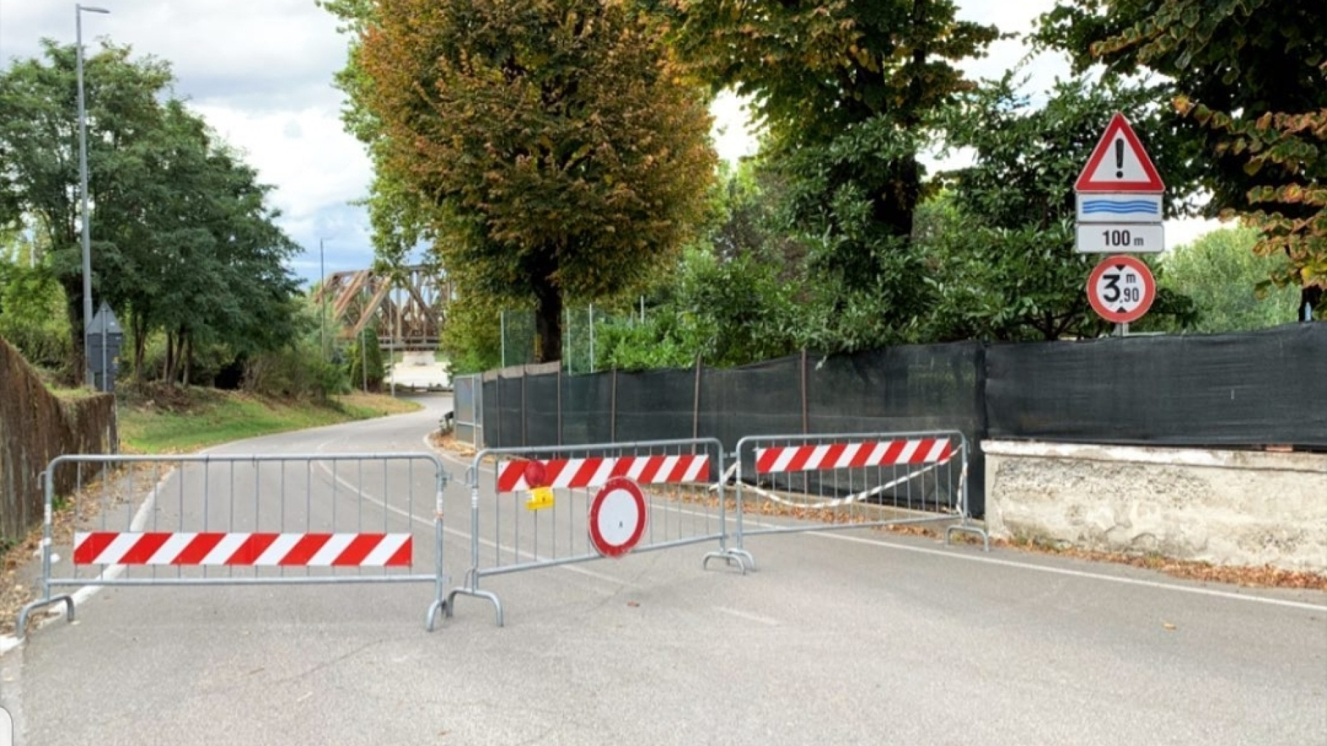 Via Nino Bixio chiusa al traffico, nella notte il passaggio della piena del Po