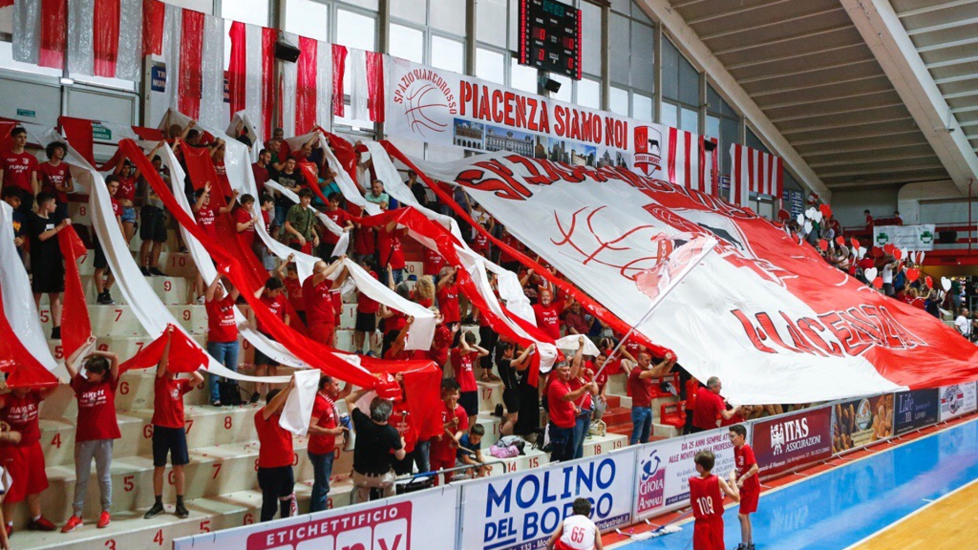 Il Pala Bakery spinge i biancorossi ad un passo dalla final four. FOTO