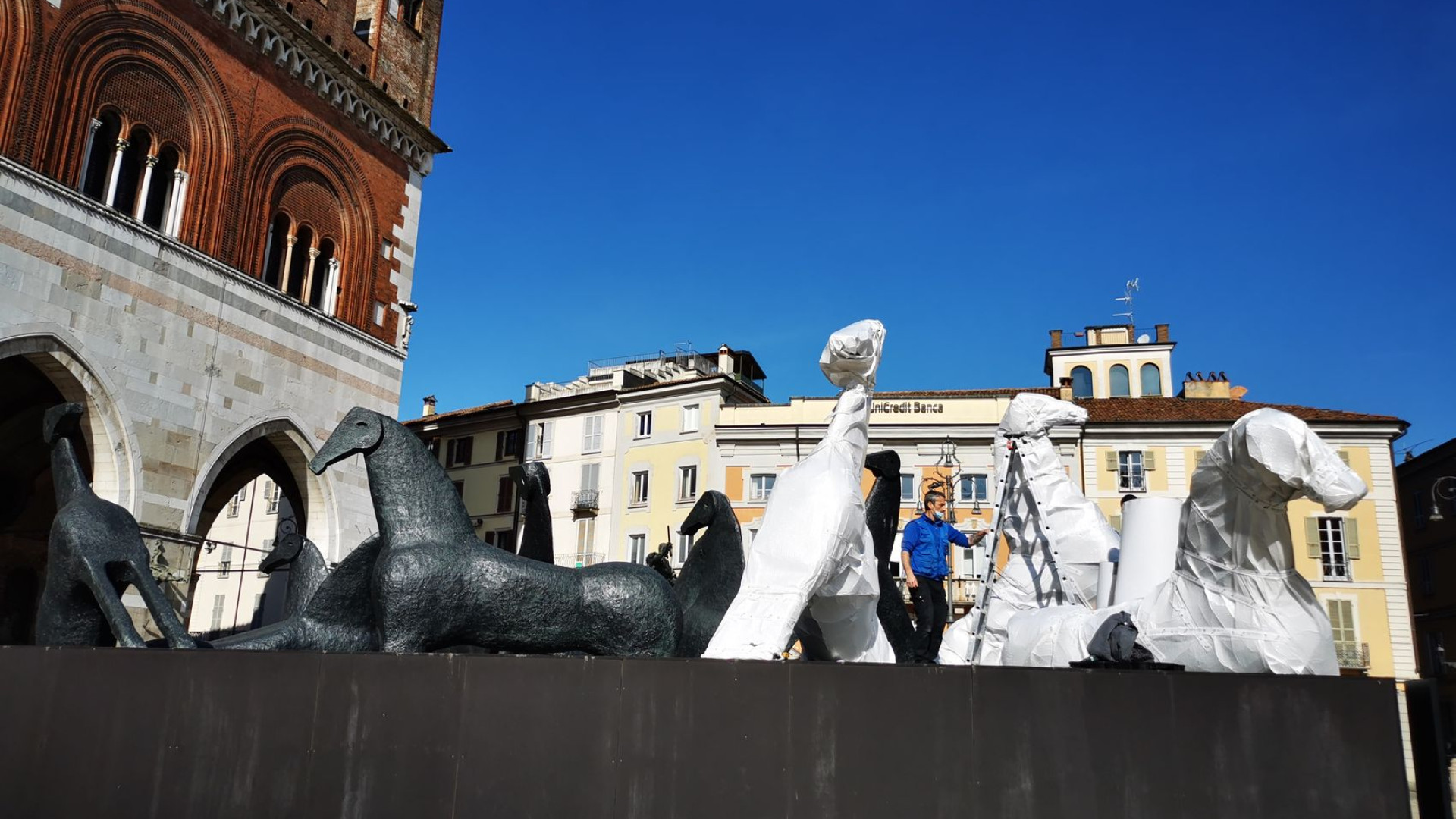 "Cavalli di Paladino a palazzo Farnese". Spunta la proposta di piazza Cittadella