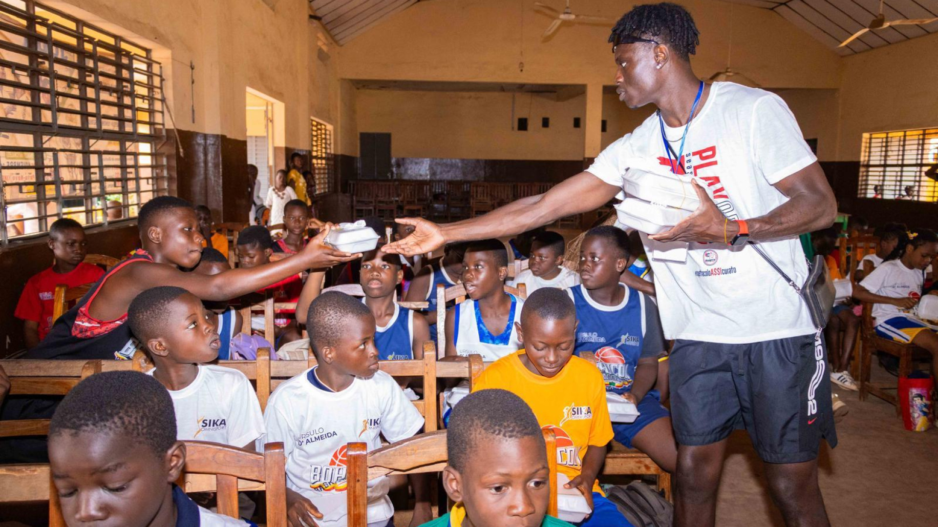 Campione dal cuore d'oro: D'Almeida non dimentica i bambini del "suo" Benin