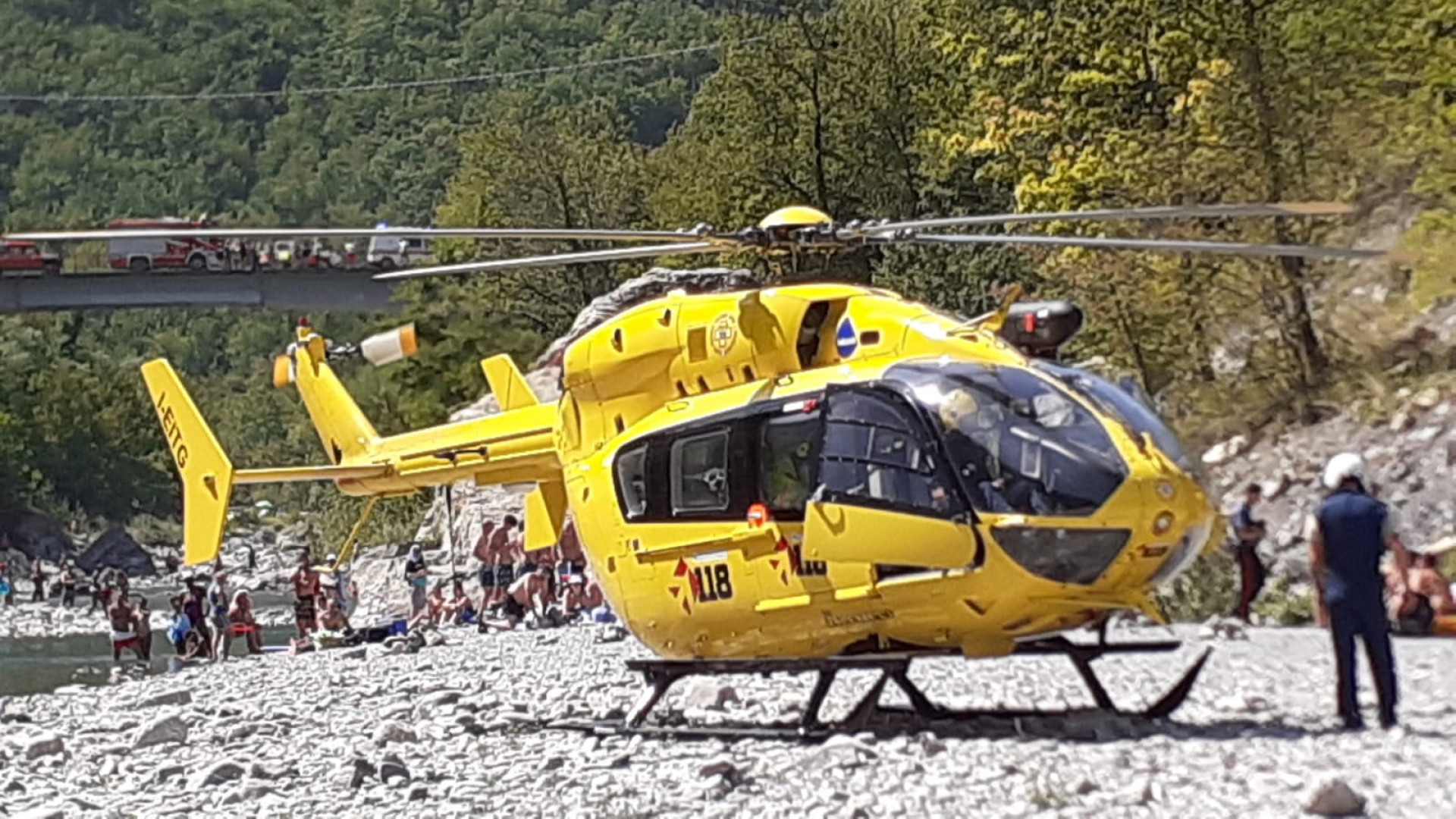Trebbia preso d'assalto dai turisti. Giovane accusa un malore, arriva l'elisoccorso
