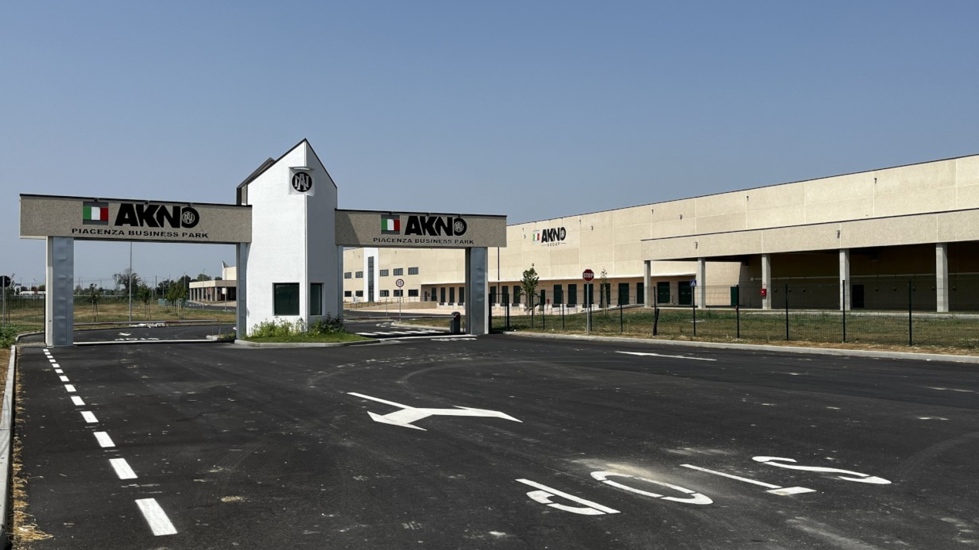 Akno vende il polo logistico di Roncaglia: operazione da 70 milioni di euro