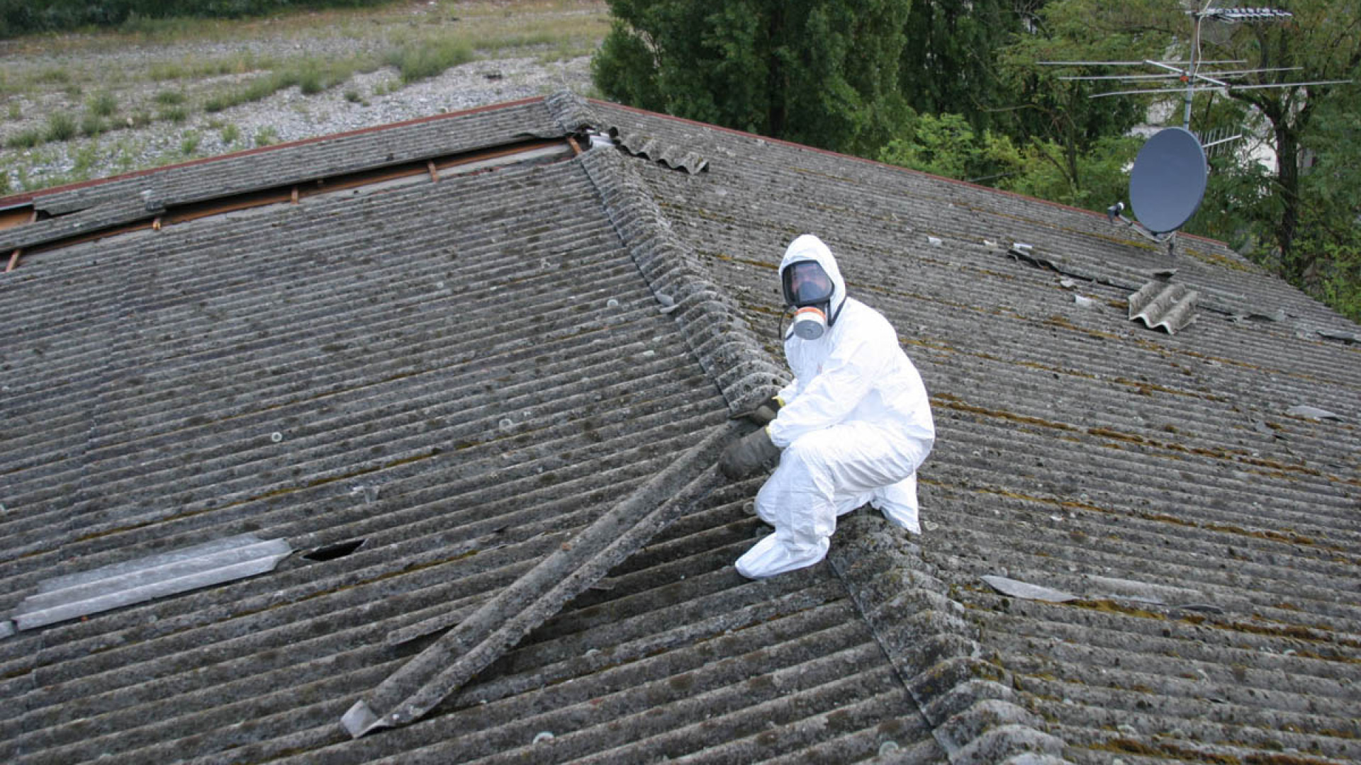 "Dobbiamo controllare i tetti", ma sono finti operatori Arpa