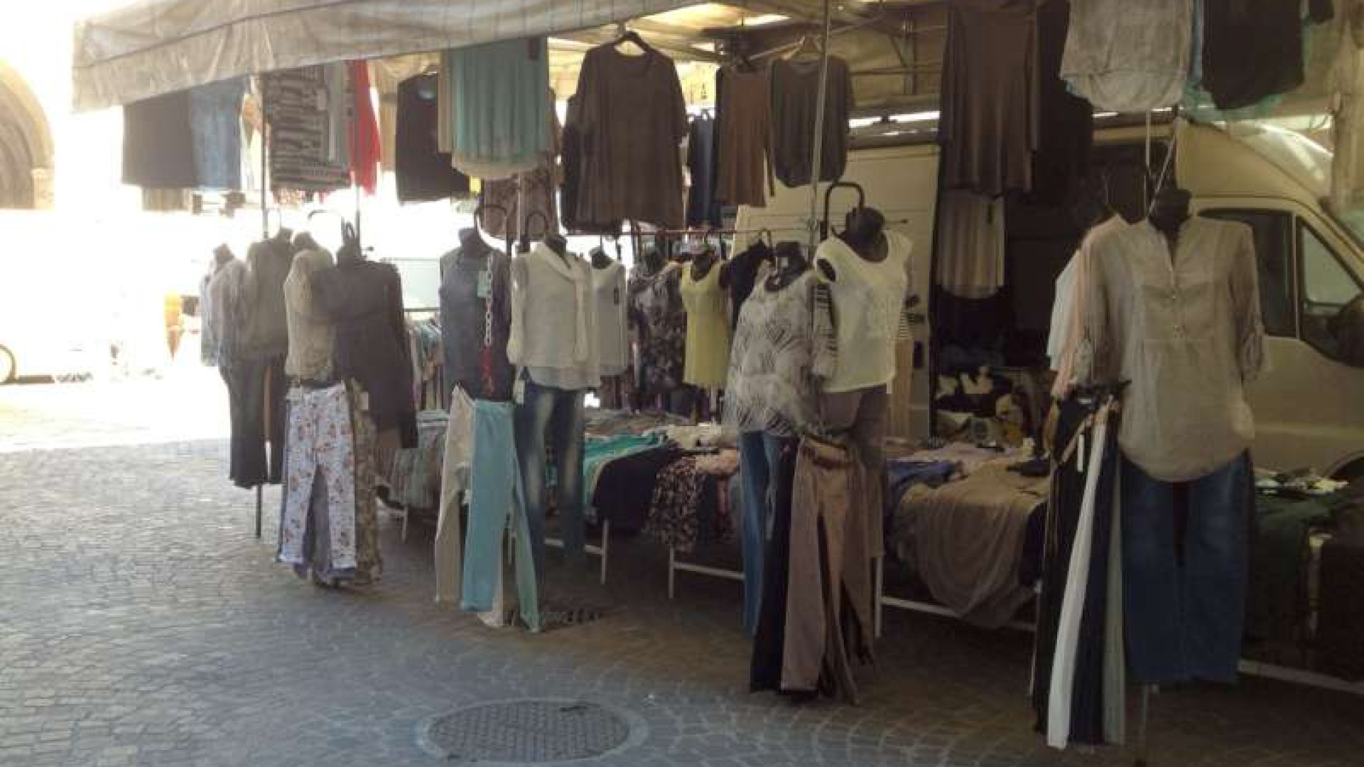 Borseggiata per la seconda volta in due mesi: sparito il portafoglio con 150 euro