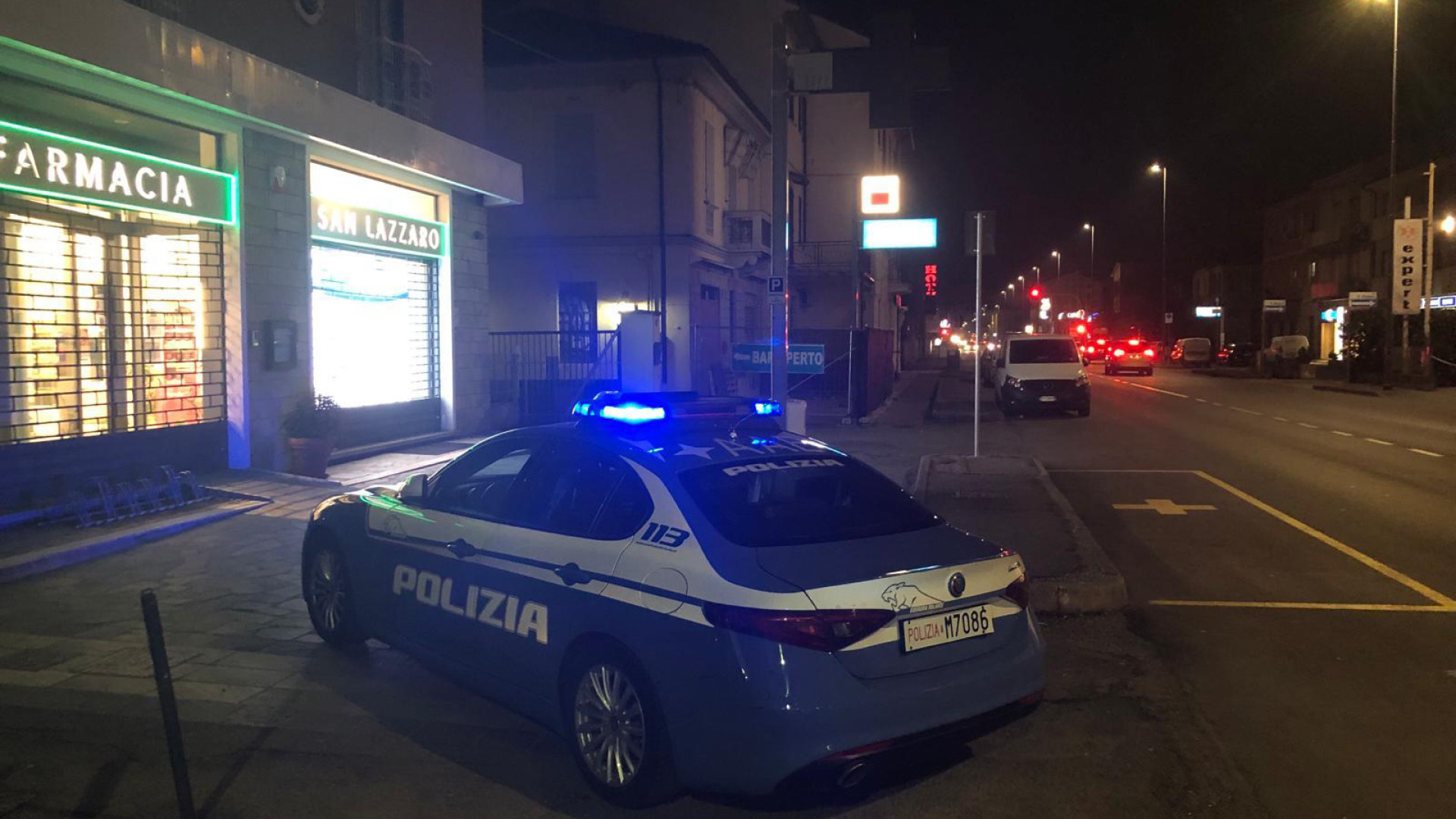 Bandito solitario armato di pistola rapina la farmacia di San Lazzaro