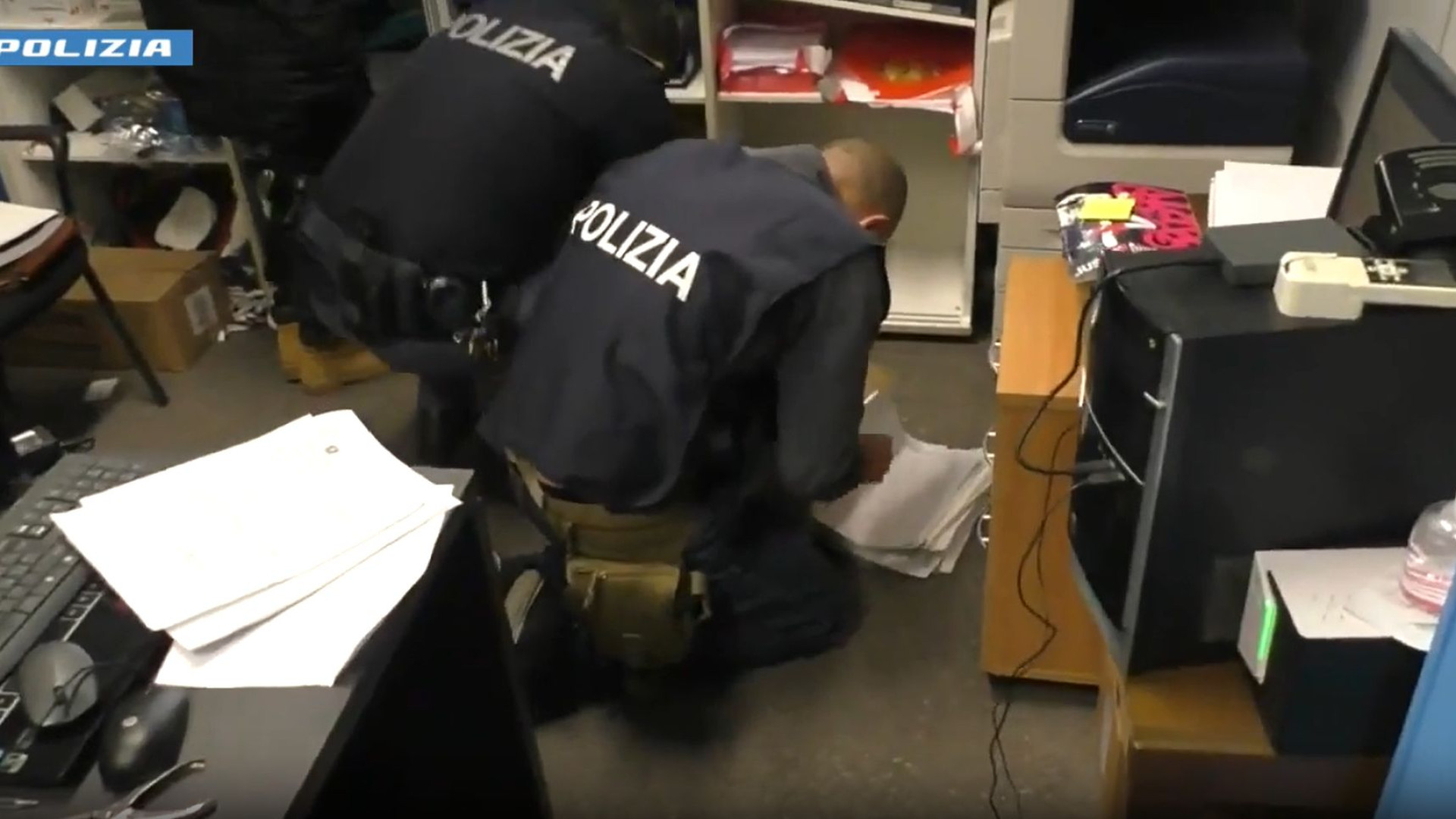 "Regali" in cambio di certificazioni per la sicurezza: 16 indagati