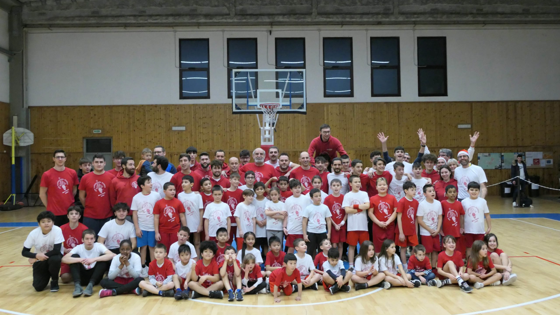 Castellana basket in festa con grandi e piccoli atleti insieme per celebrare il Natale