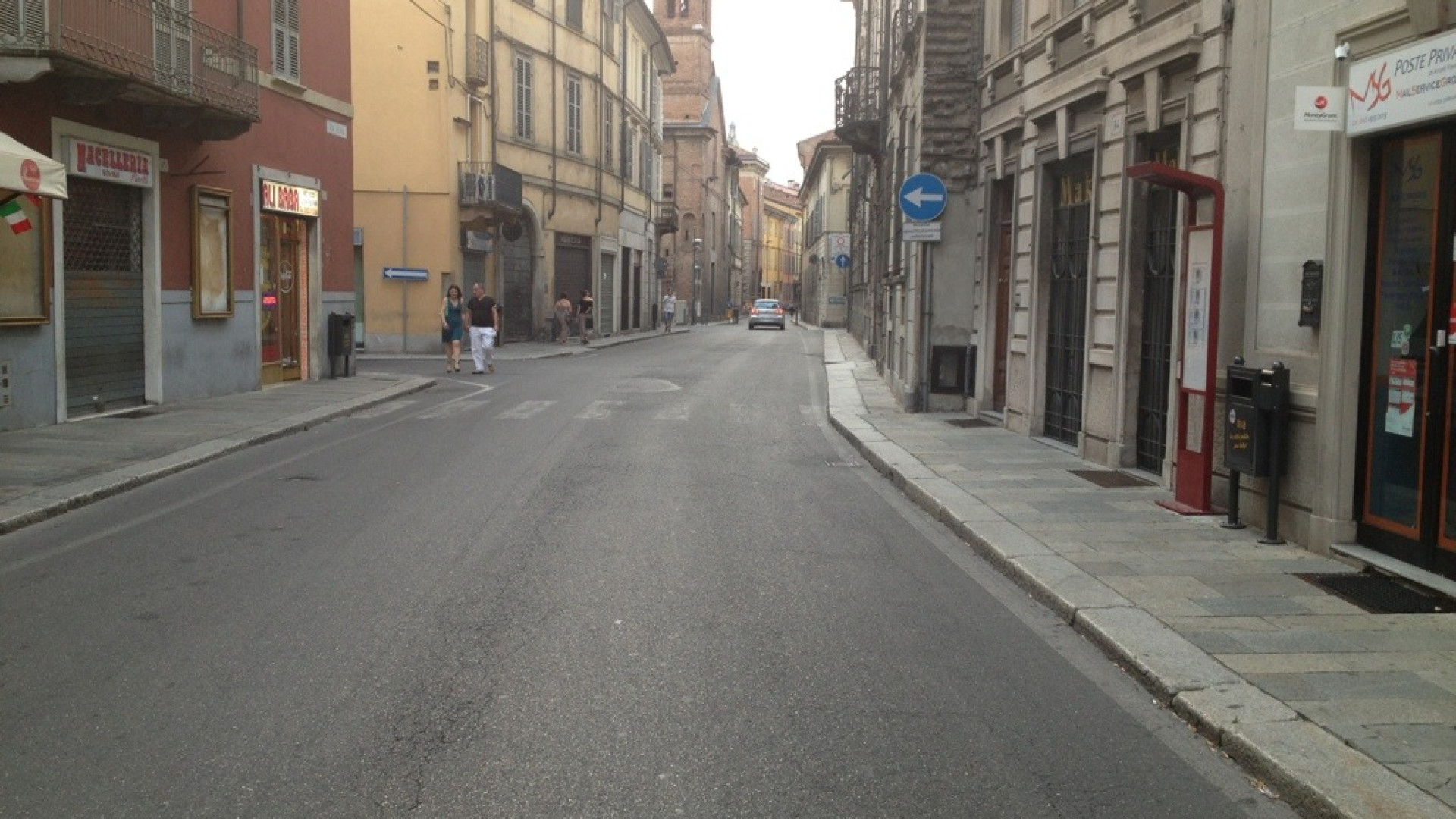 Via Roma, anziana rapinata e gettata a terra