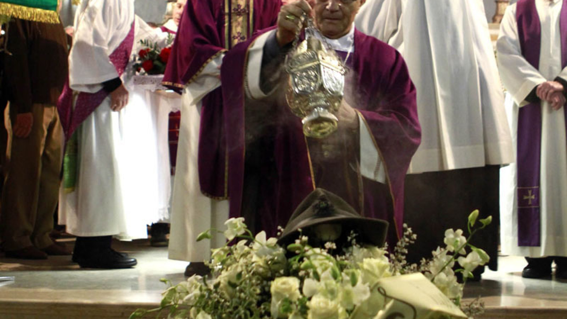 Chiesa di Groppallo gremita per l'ultimo saluto a don Gianrico Fornasari